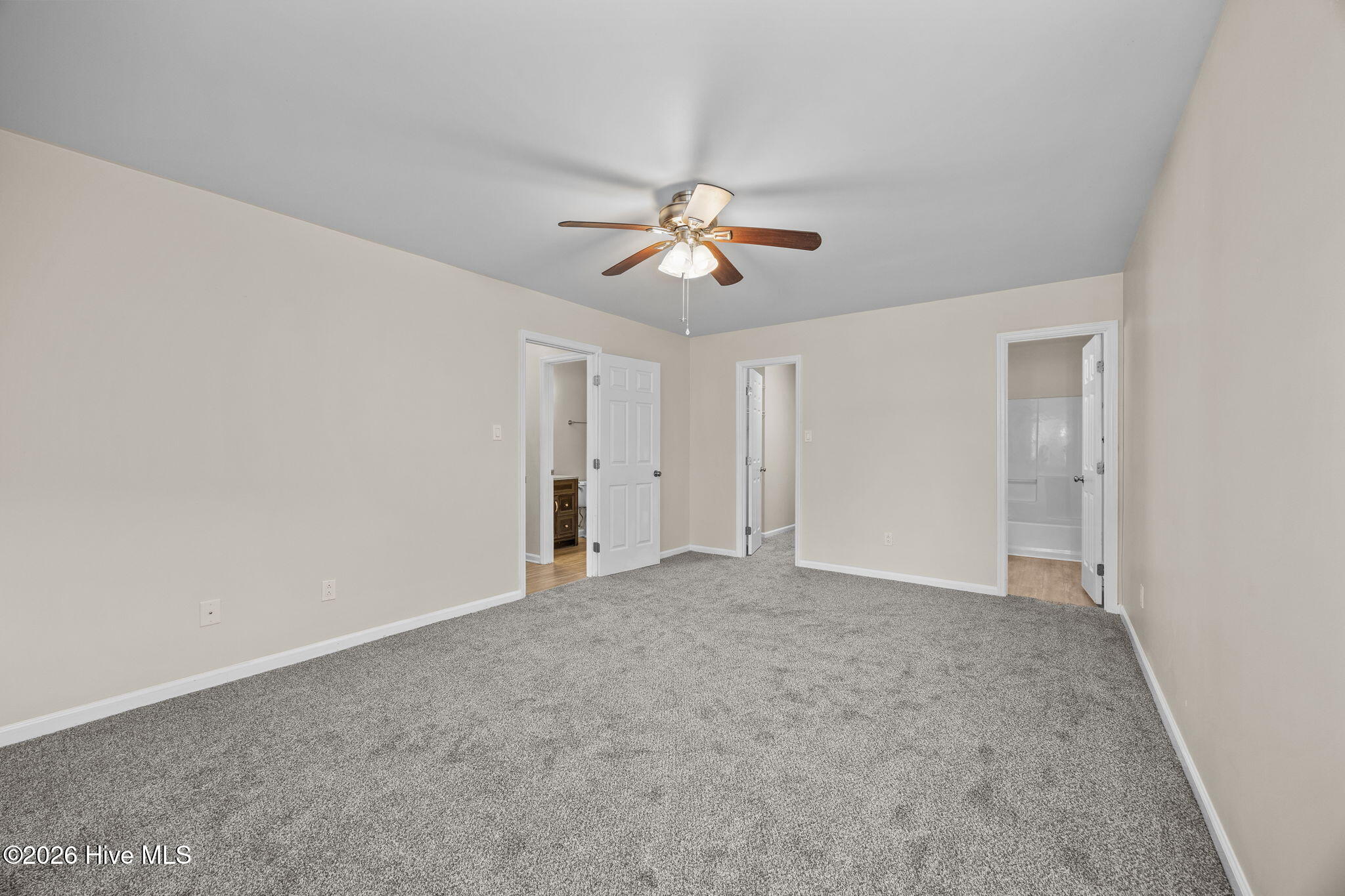 100550569 | Photo 46