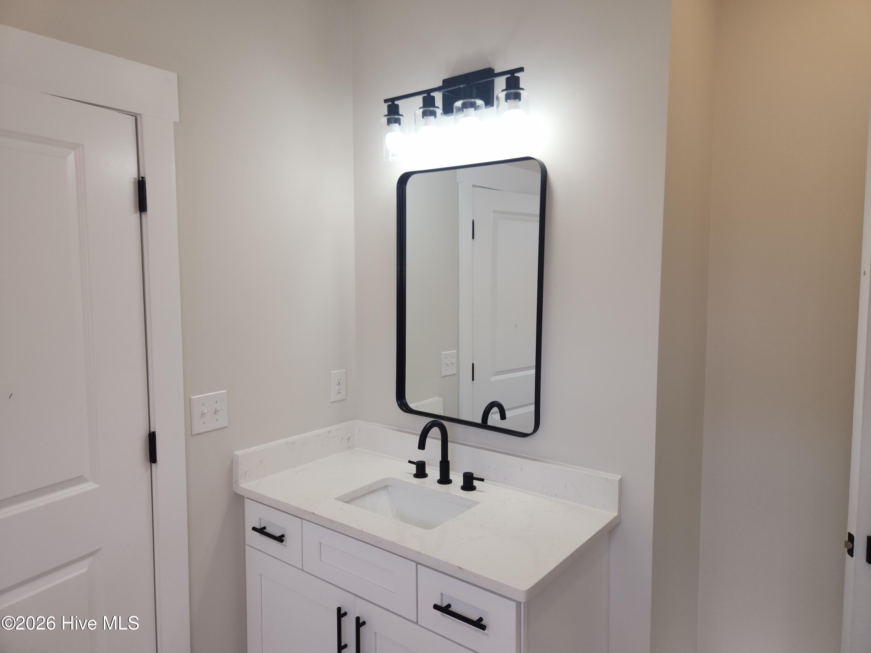 100559285 | Photo 29