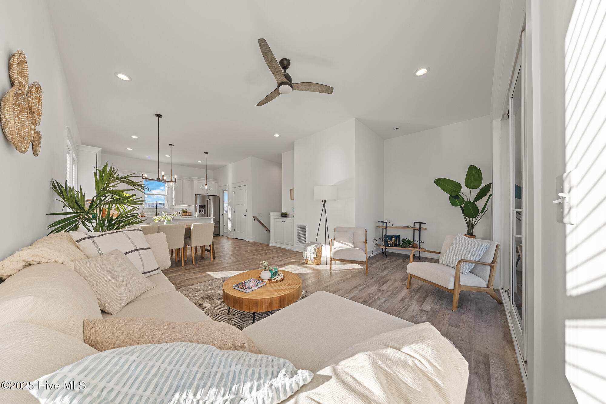 100542866 | Photo 24