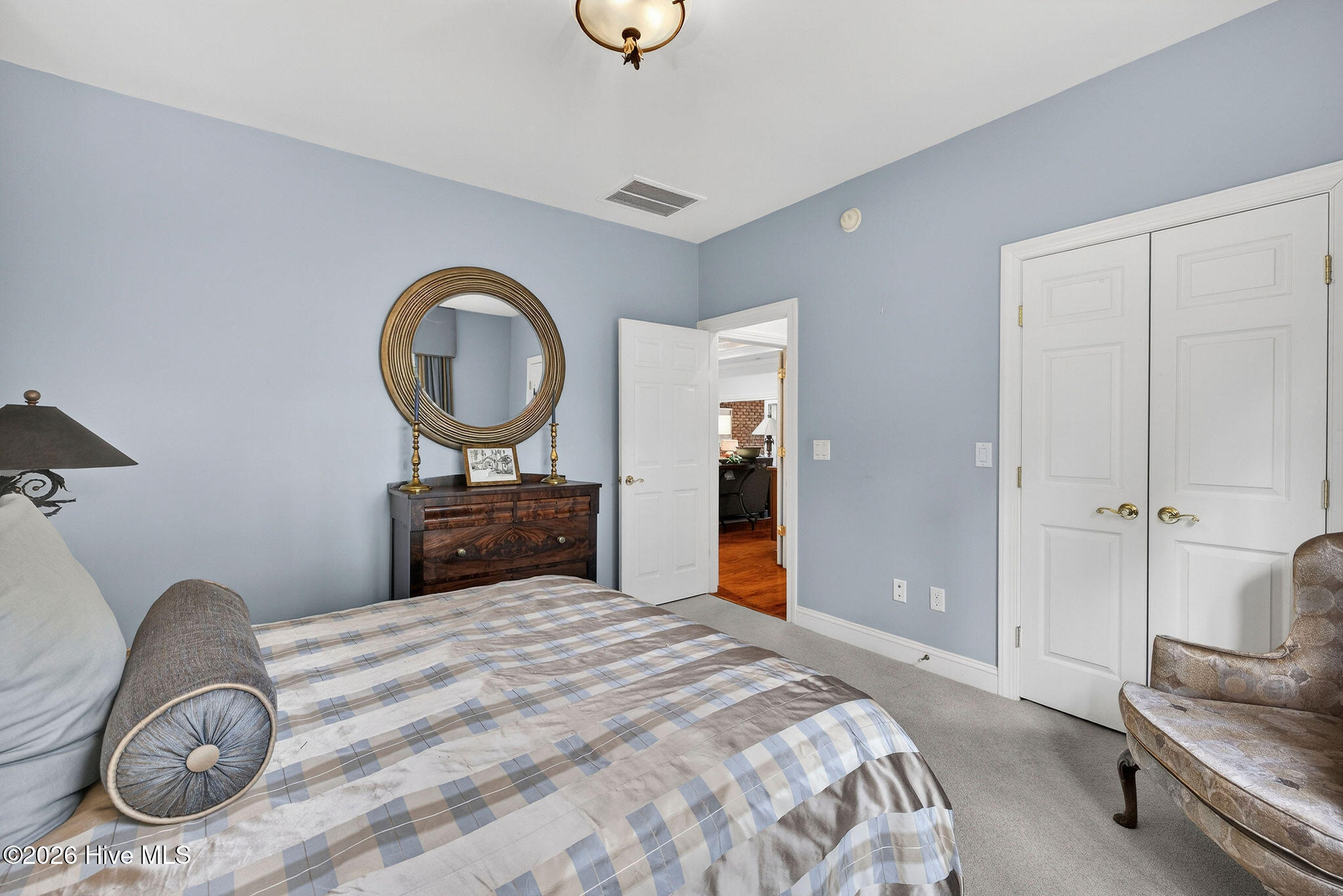 100565990 | Photo 39