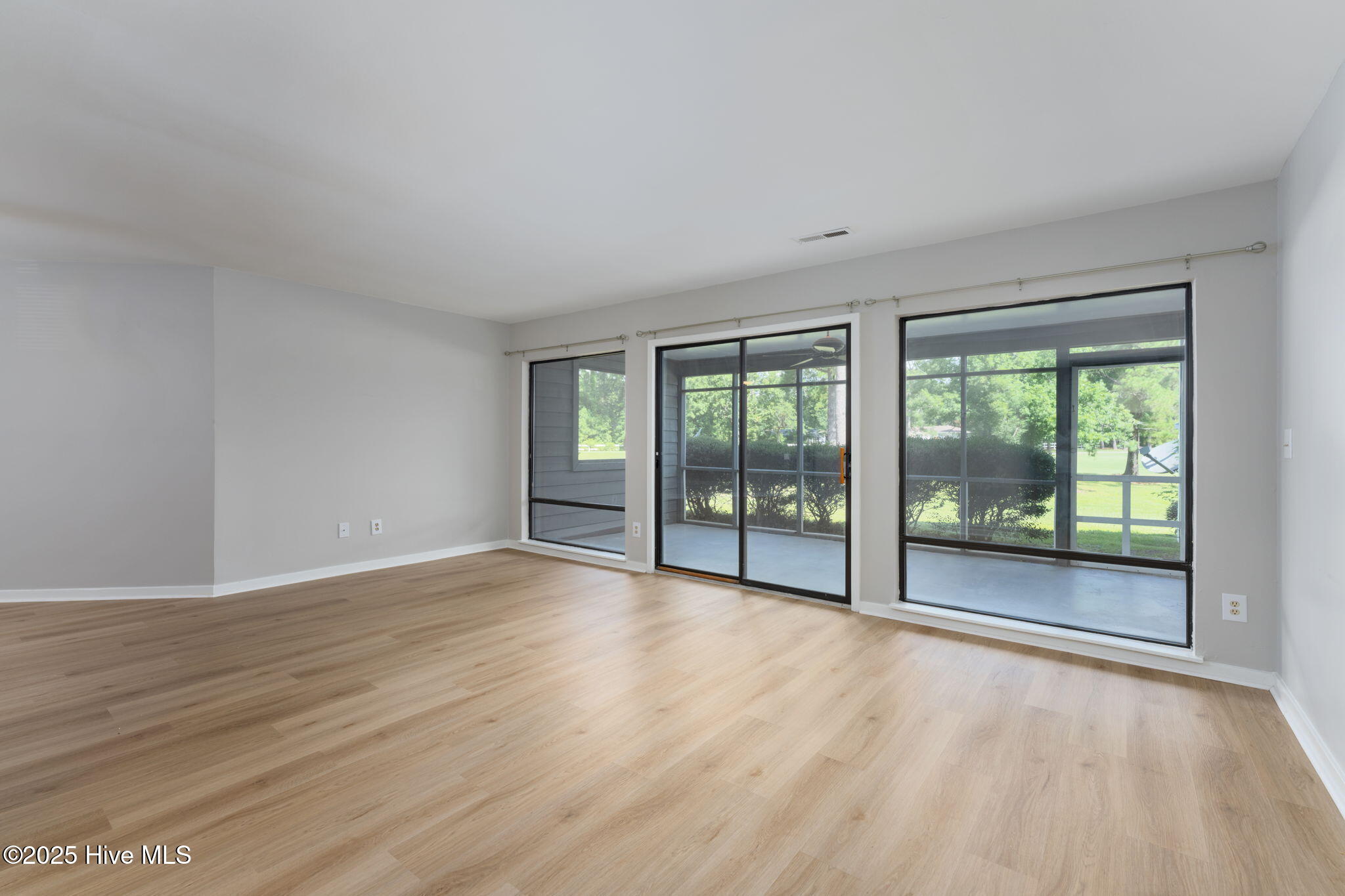 100519799 | Photo 15