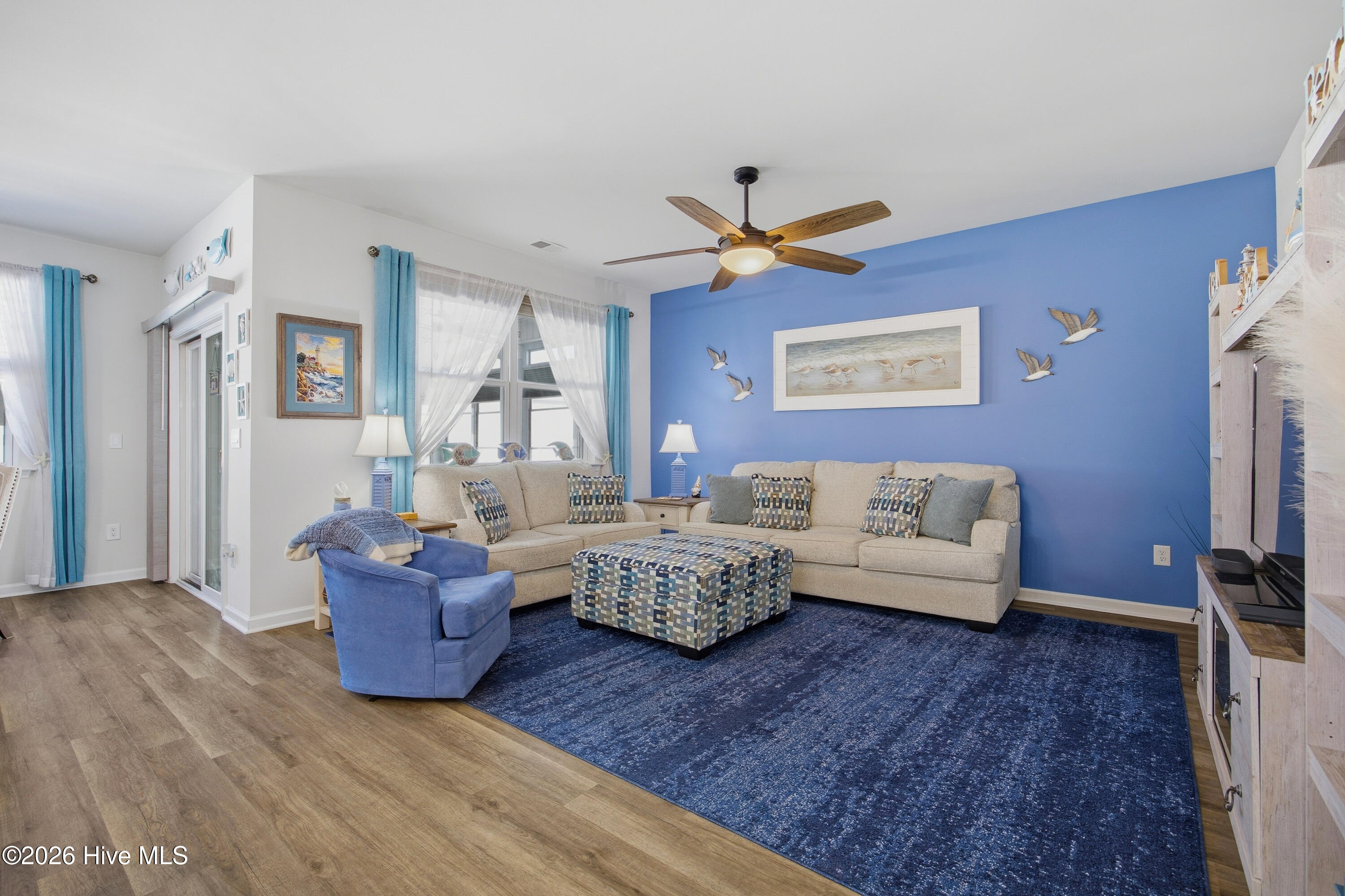 100550888 | Photo 36