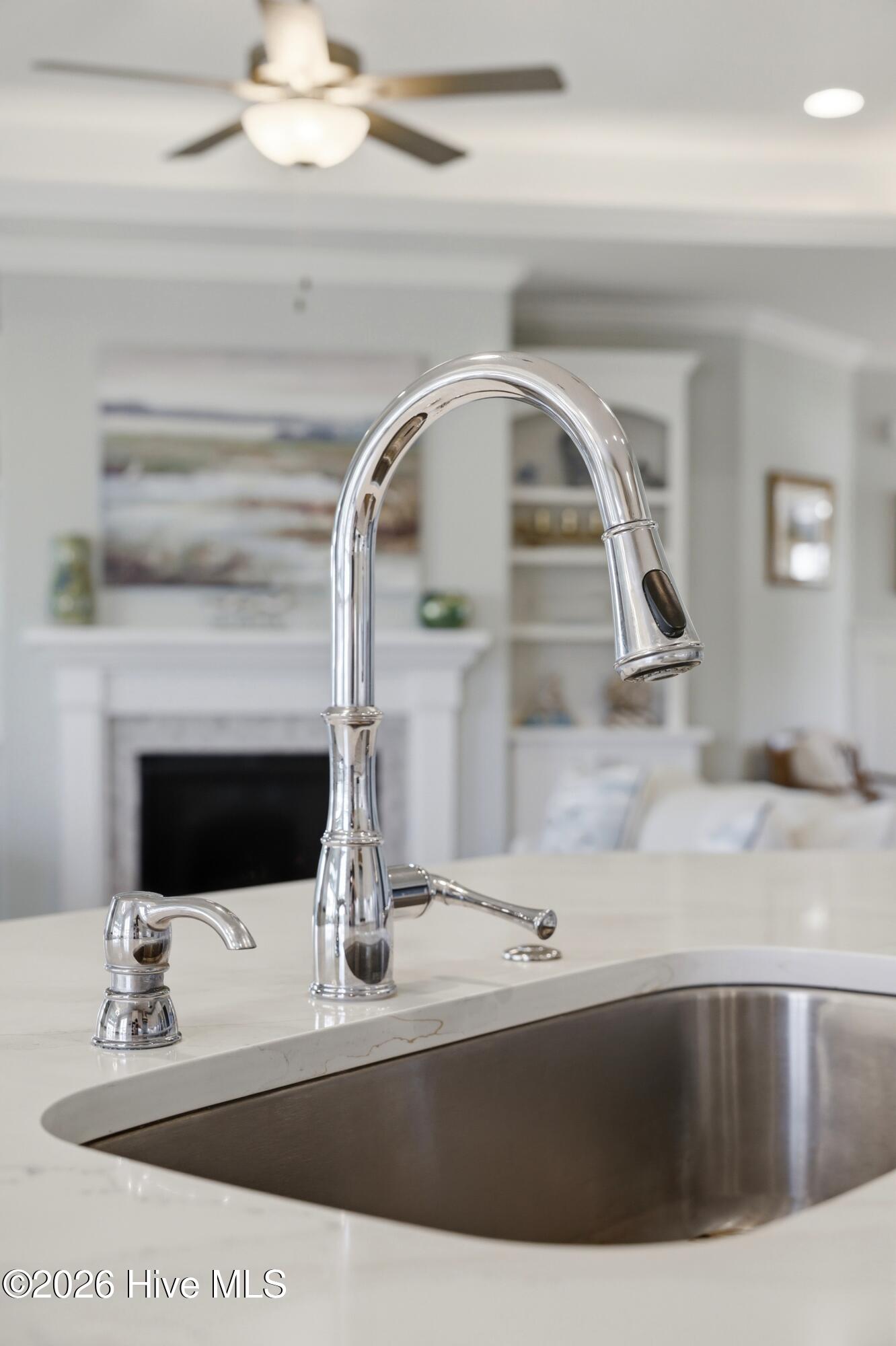 100562298 | Photo 23