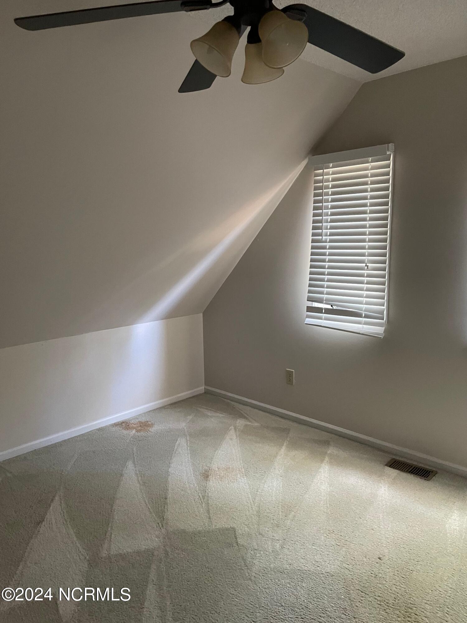 100560812 | Photo 37