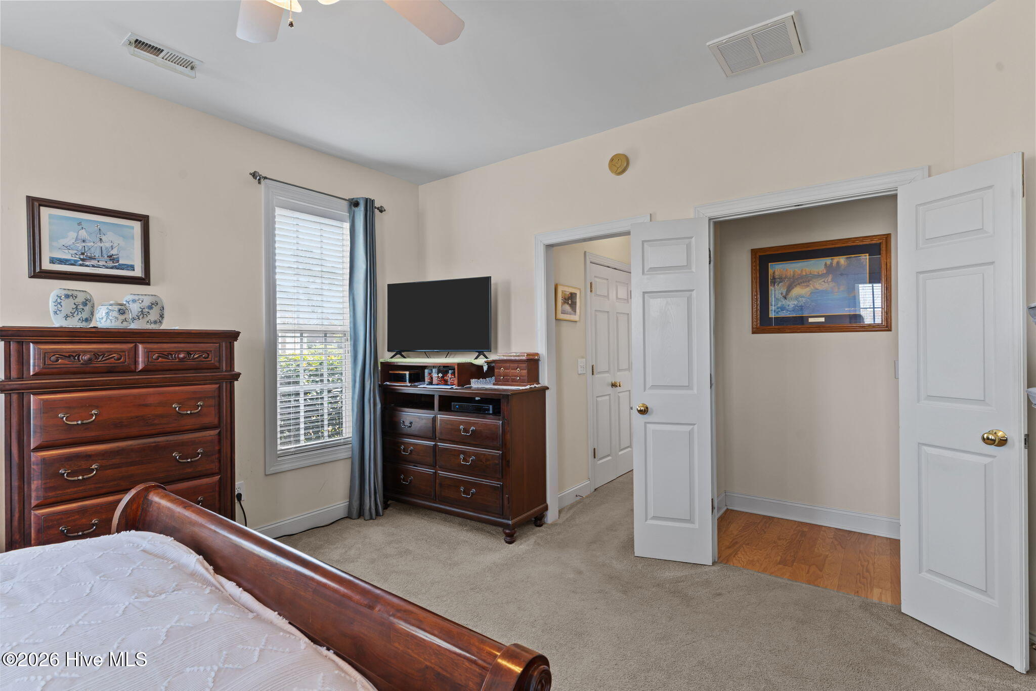 100562859 | Photo 18