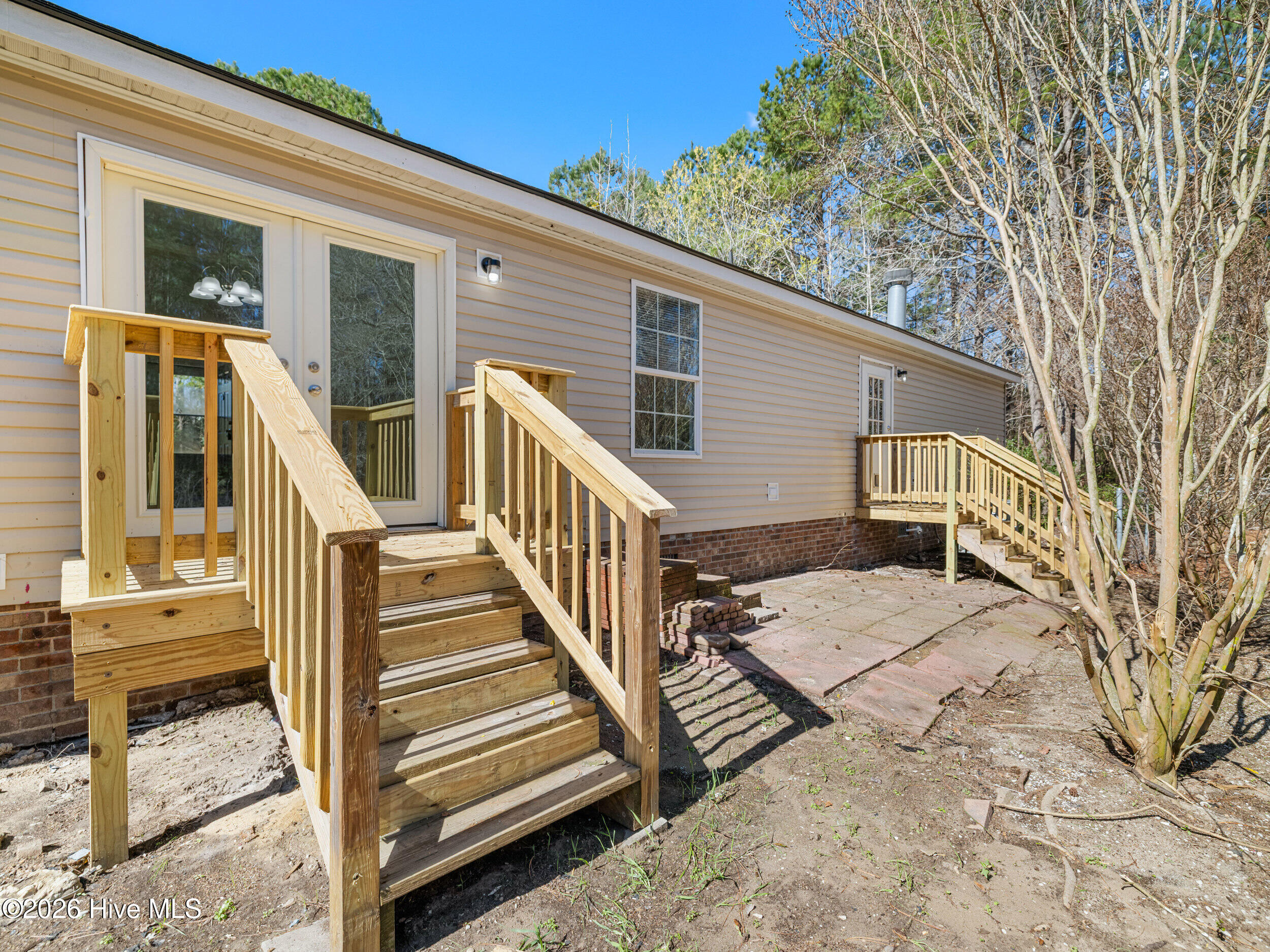 100560280 | Photo 47