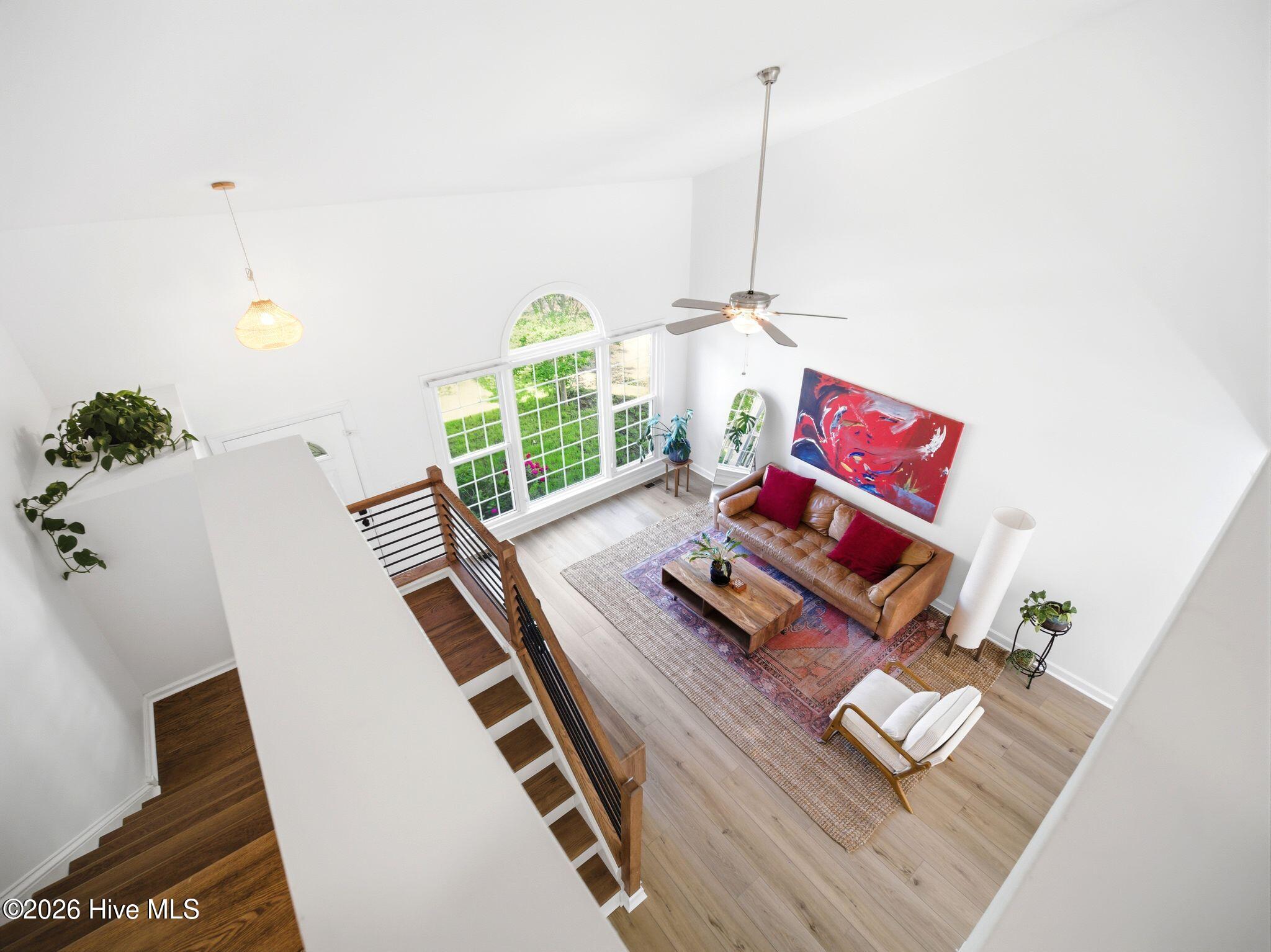 100568966 | Photo 33