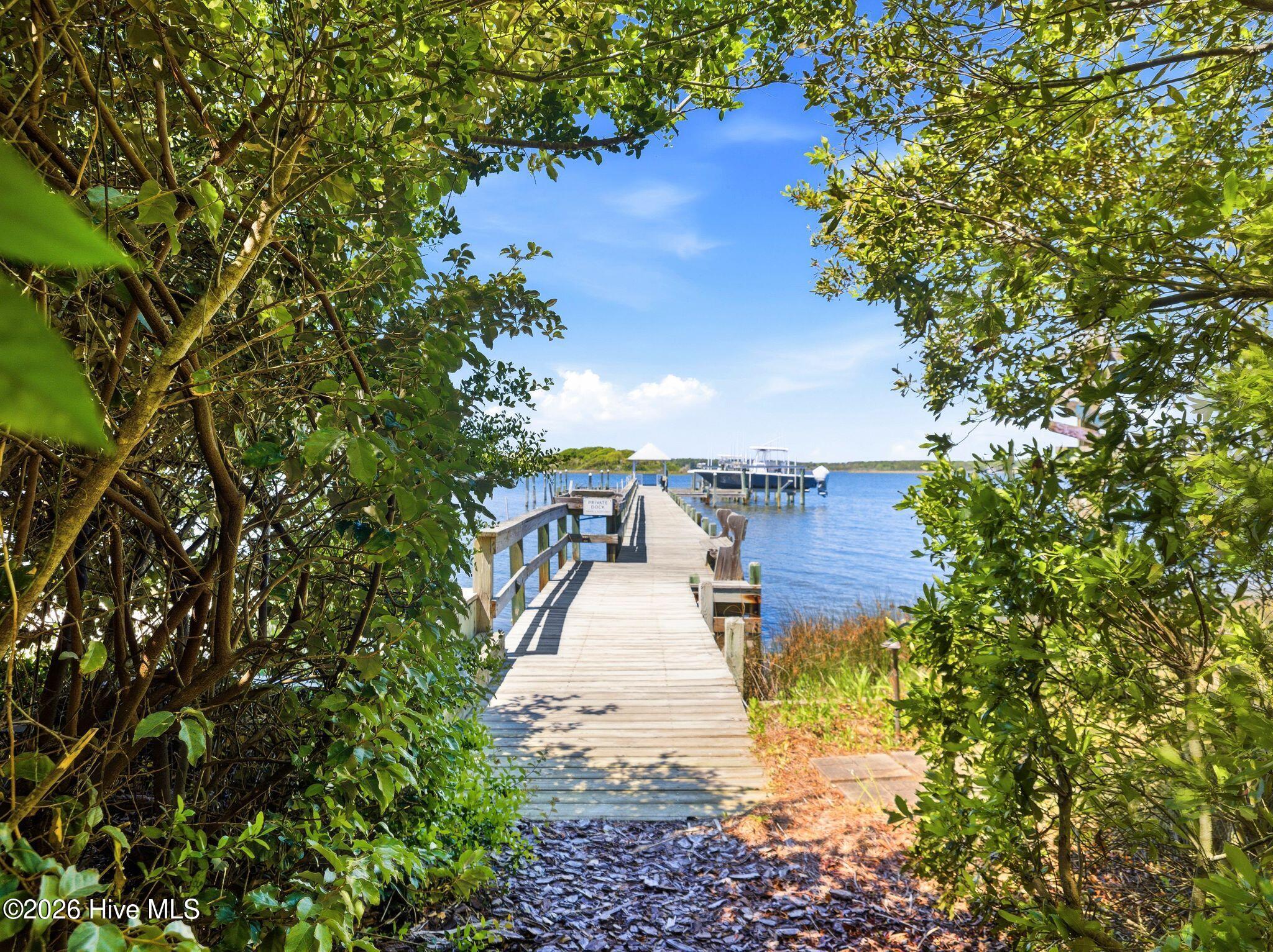 100569349 | Photo 111