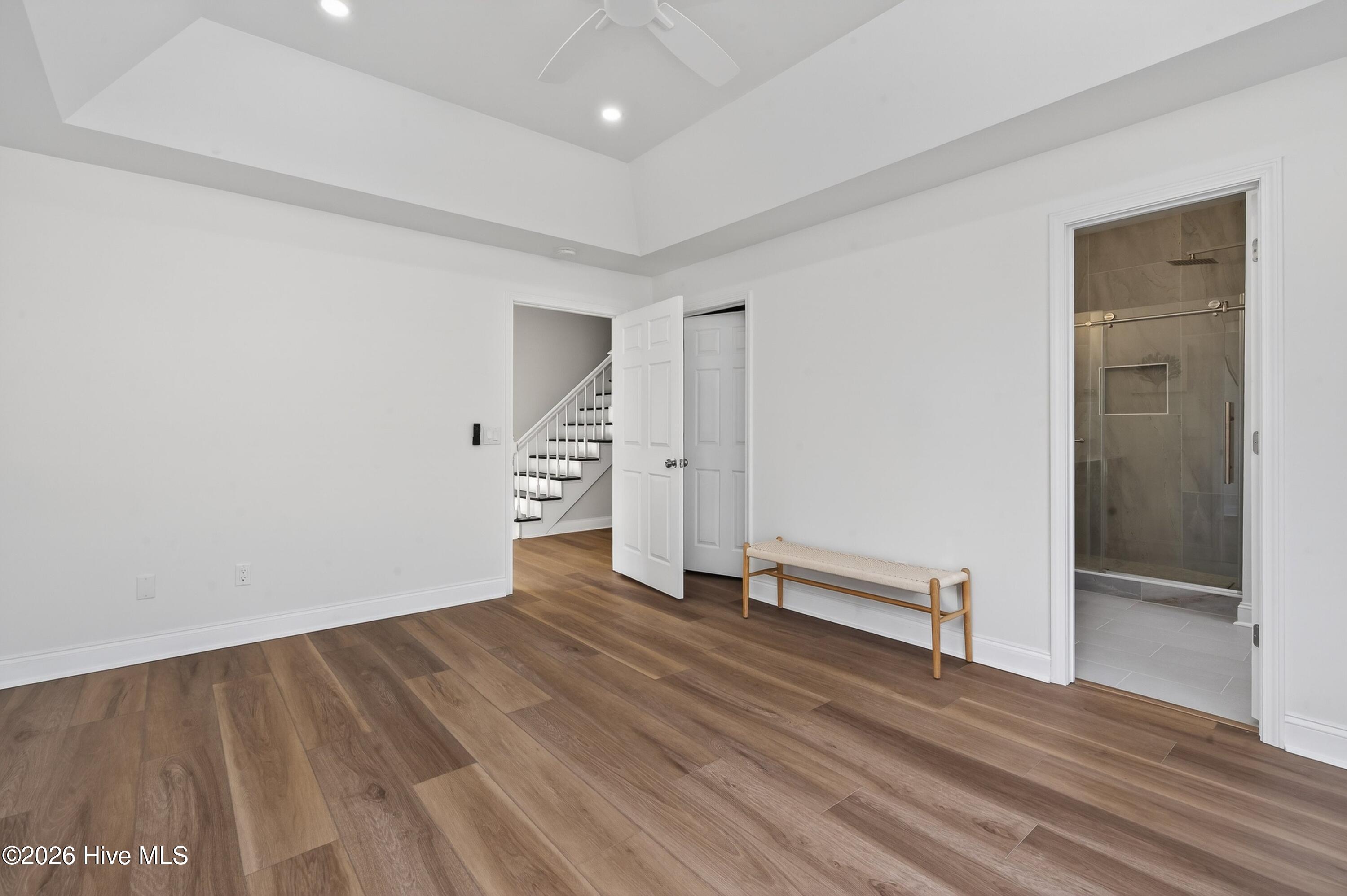 100553839 | Photo 14