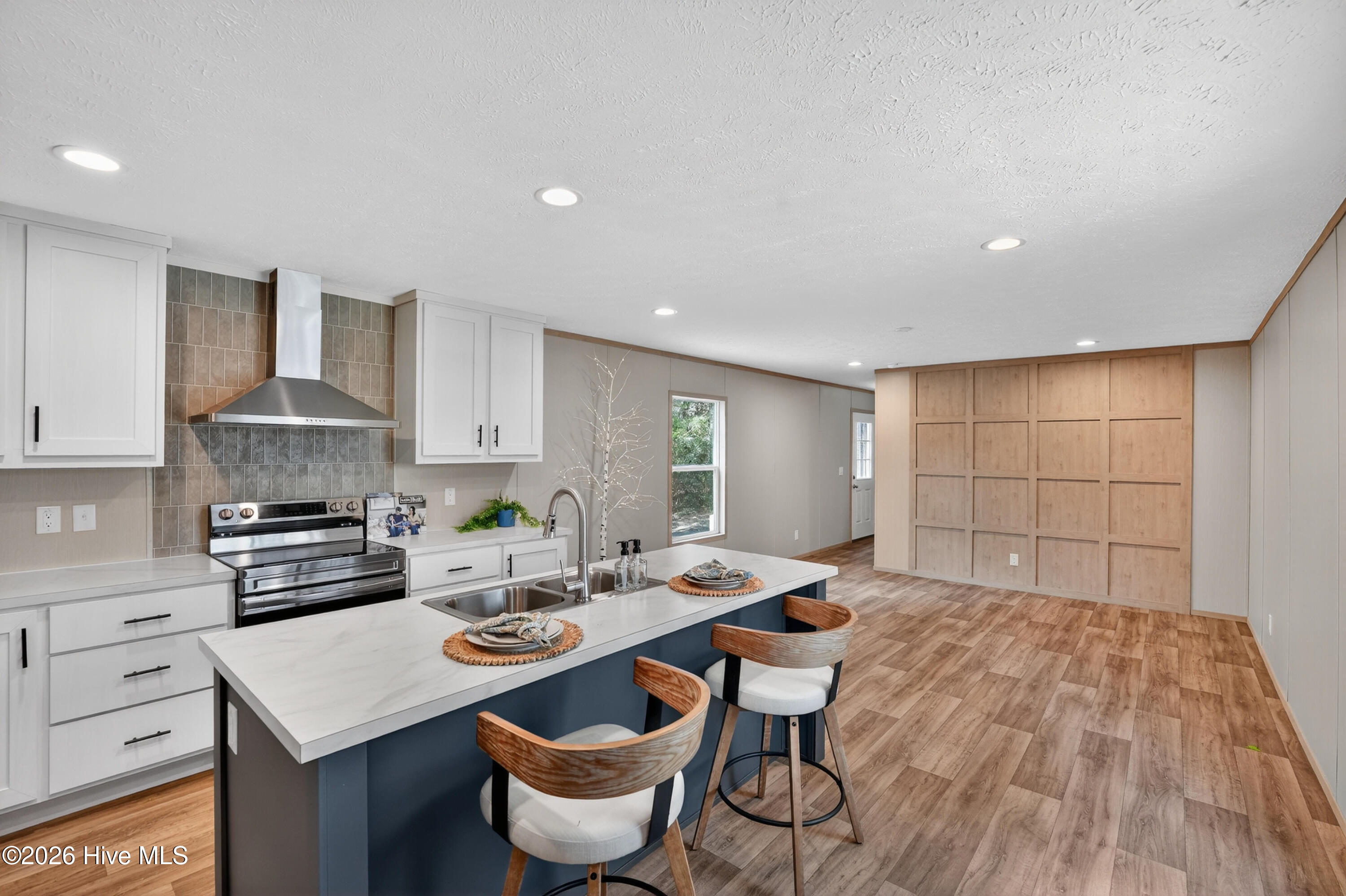 100560207 | Photo 21