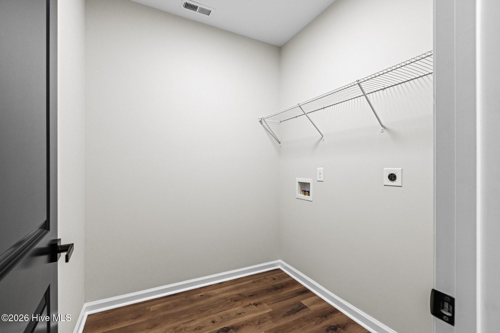 100515007 | Photo 27