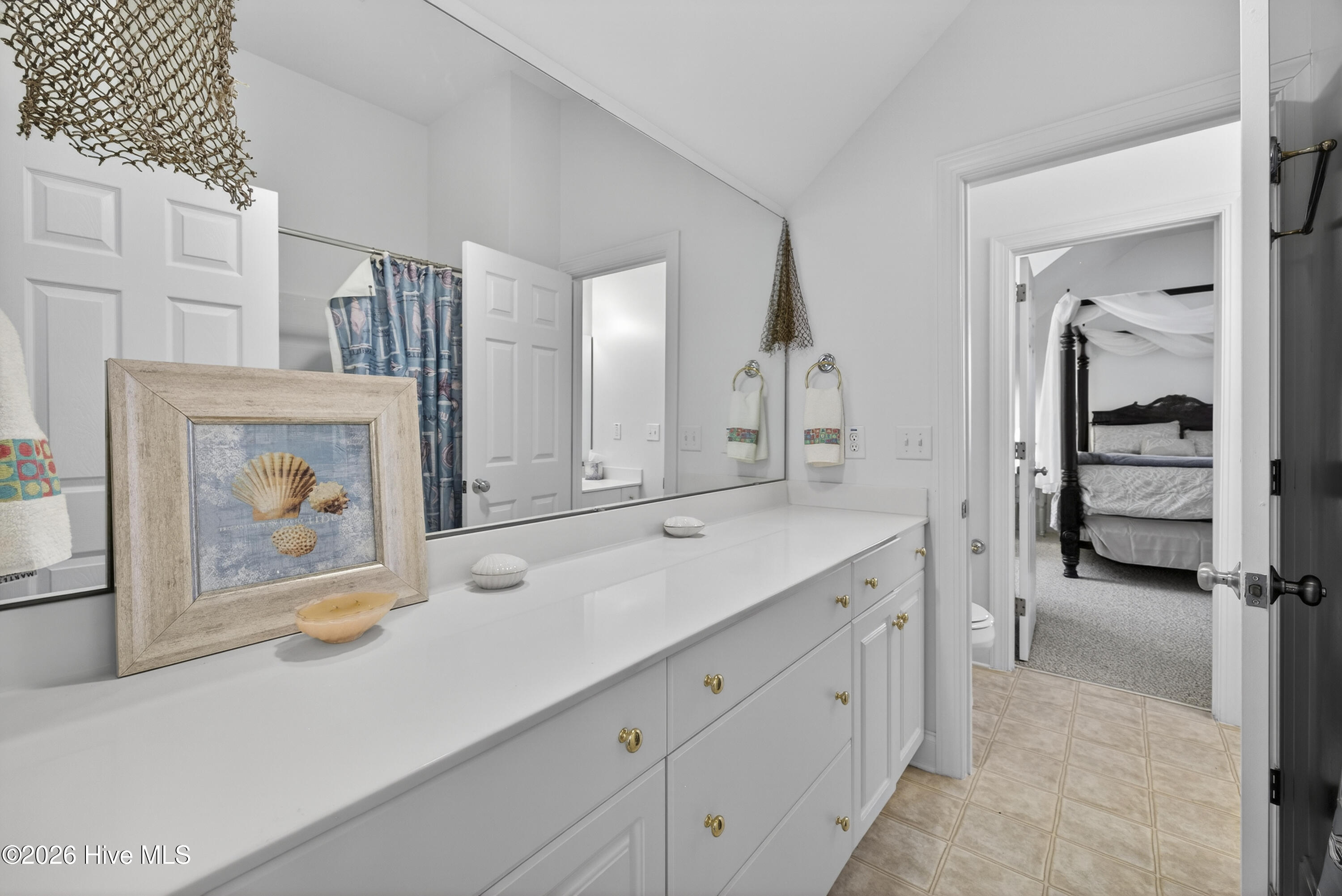 100561189 | Photo 53