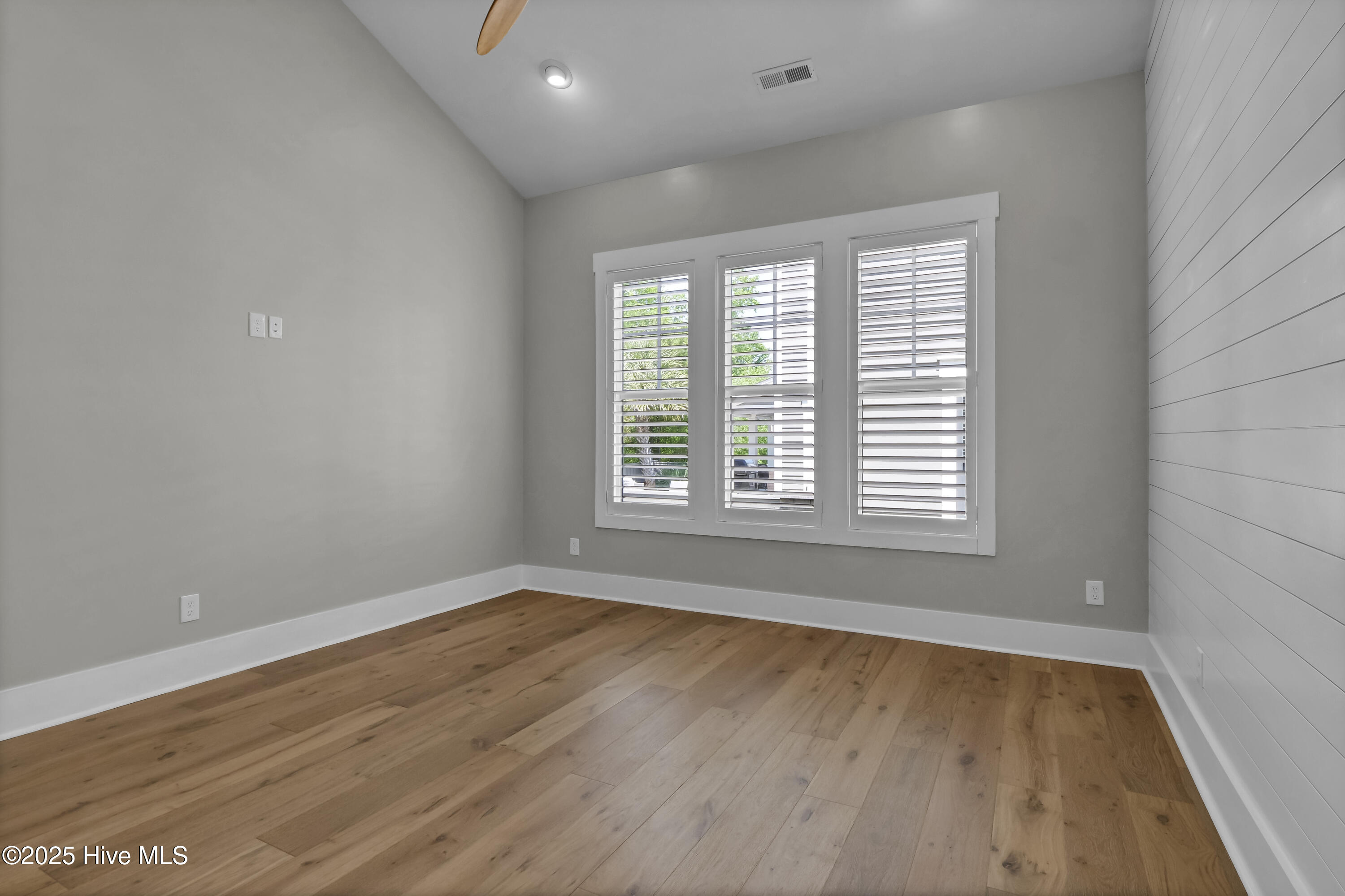 100550723 | Photo 19