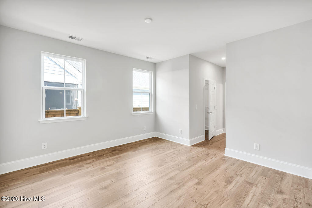 100550768 | Photo 43