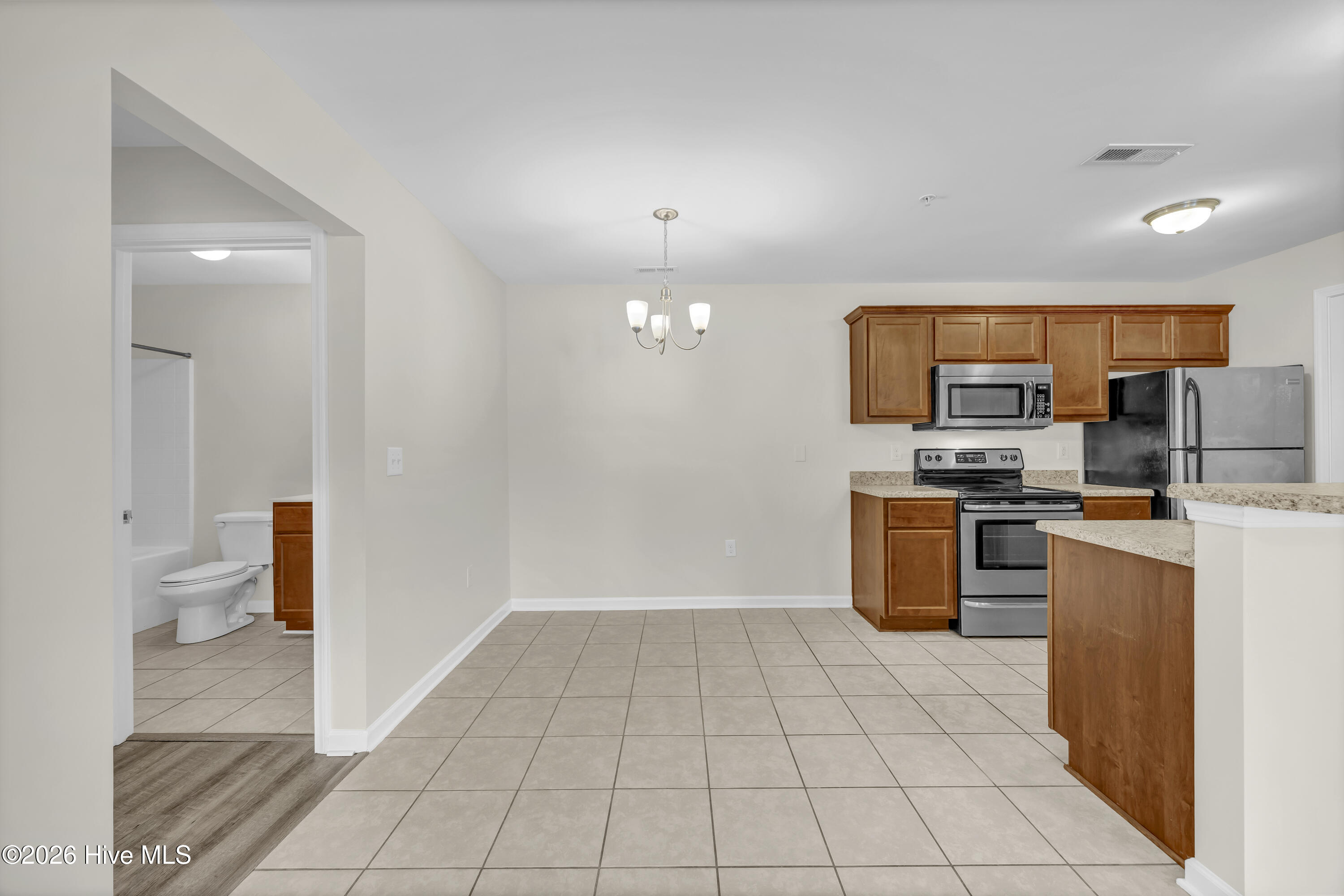 100566295 | Photo 10