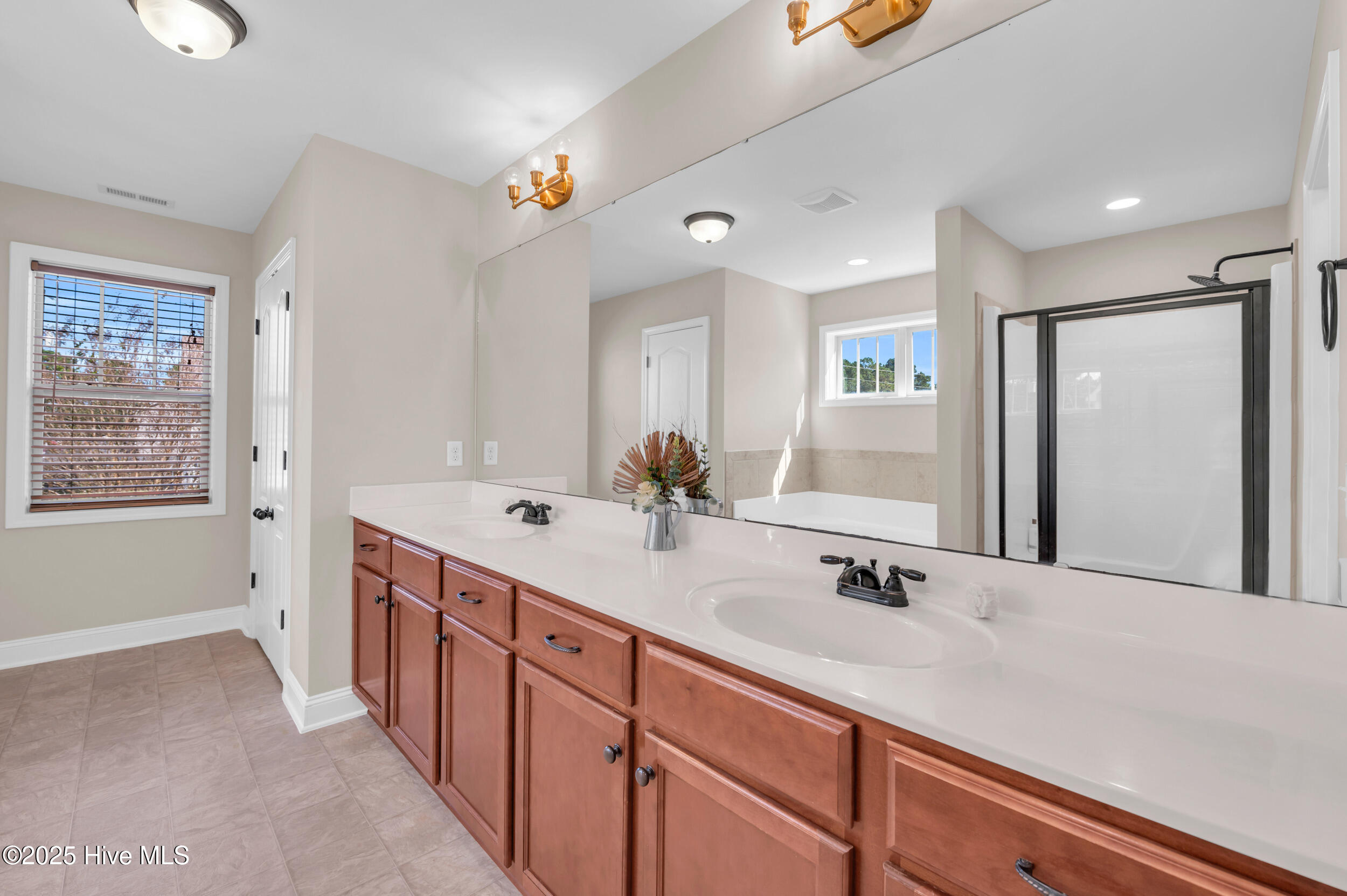 100538065 | Photo 34