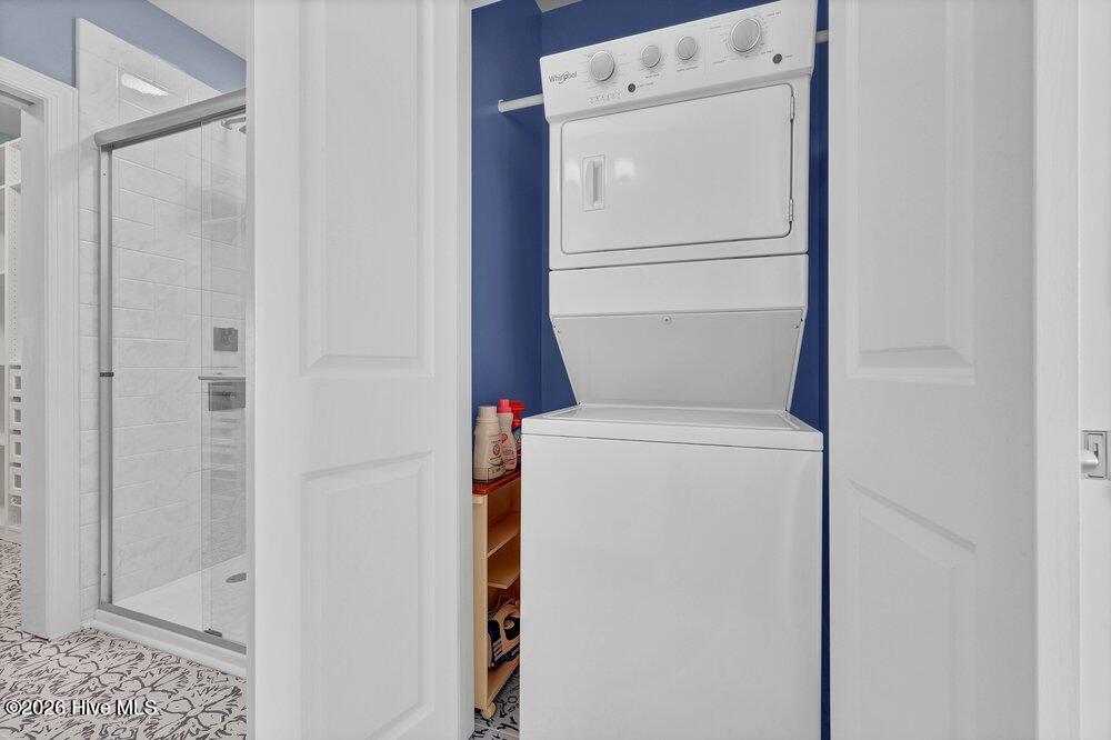 100570367 | Photo 19