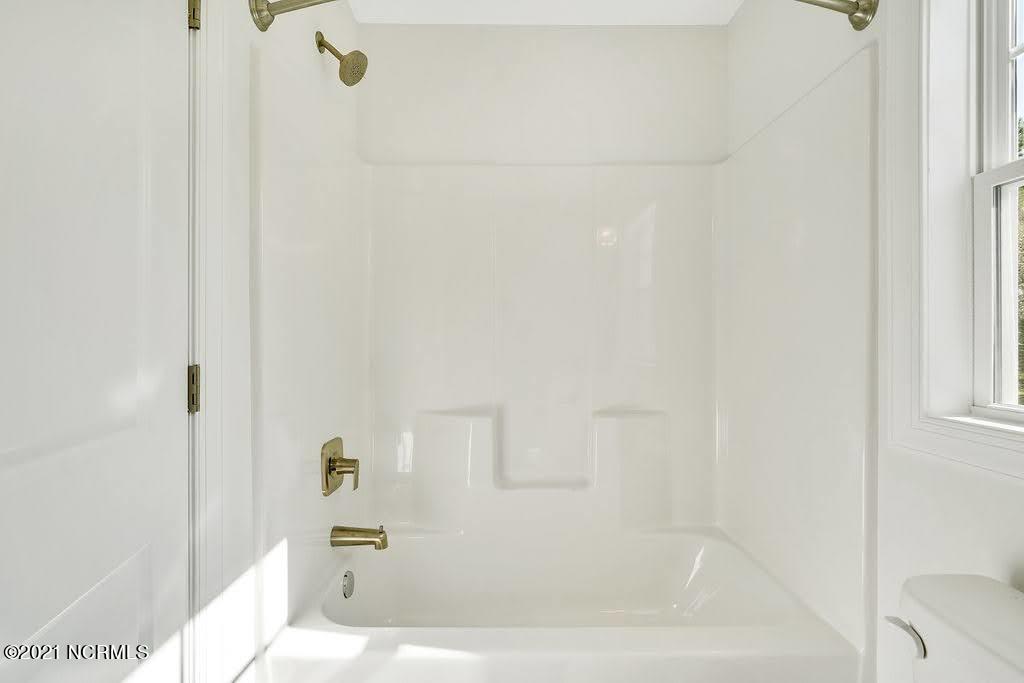 100579328 | Photo 25