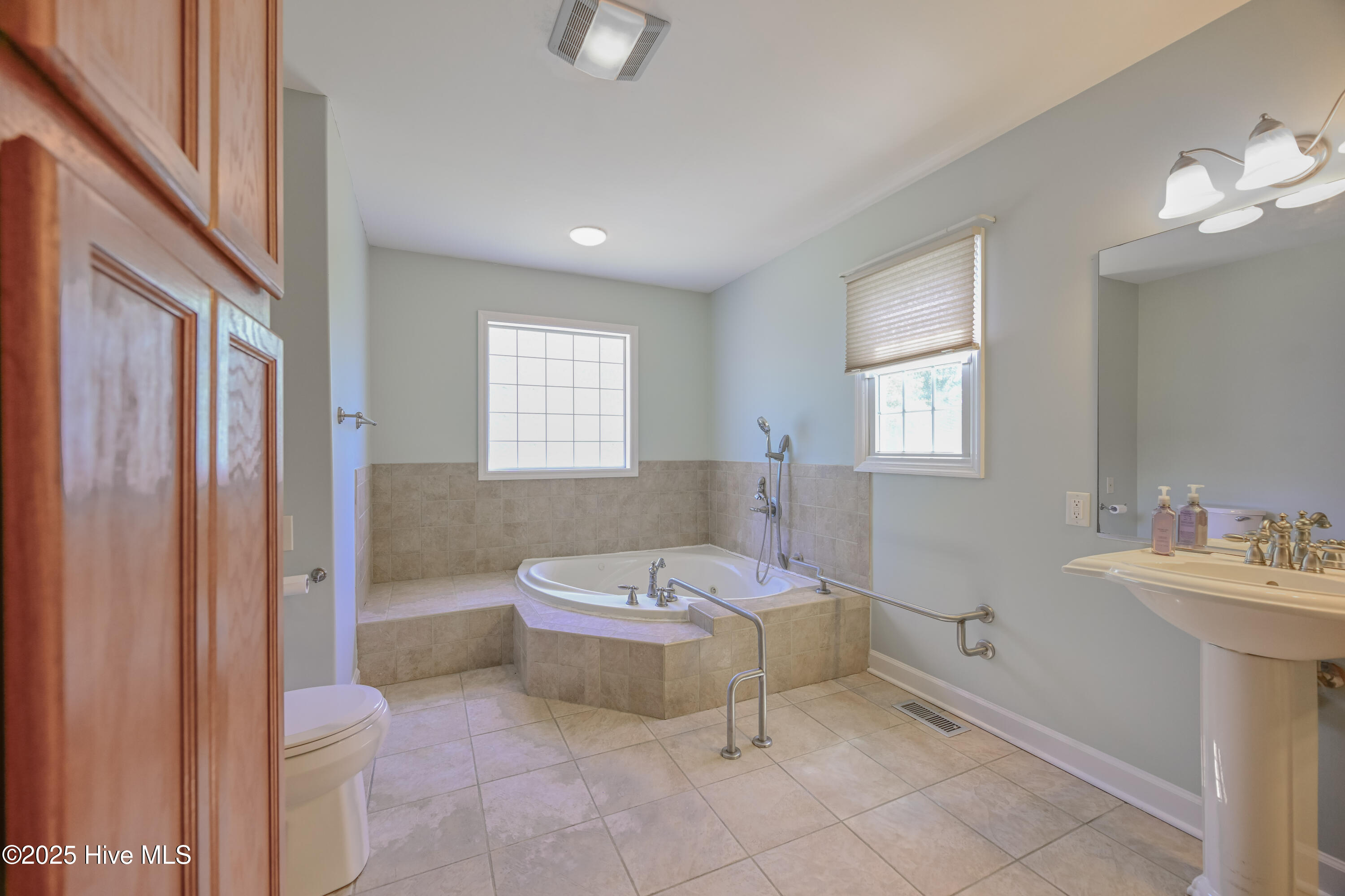 100523766 | Photo 32