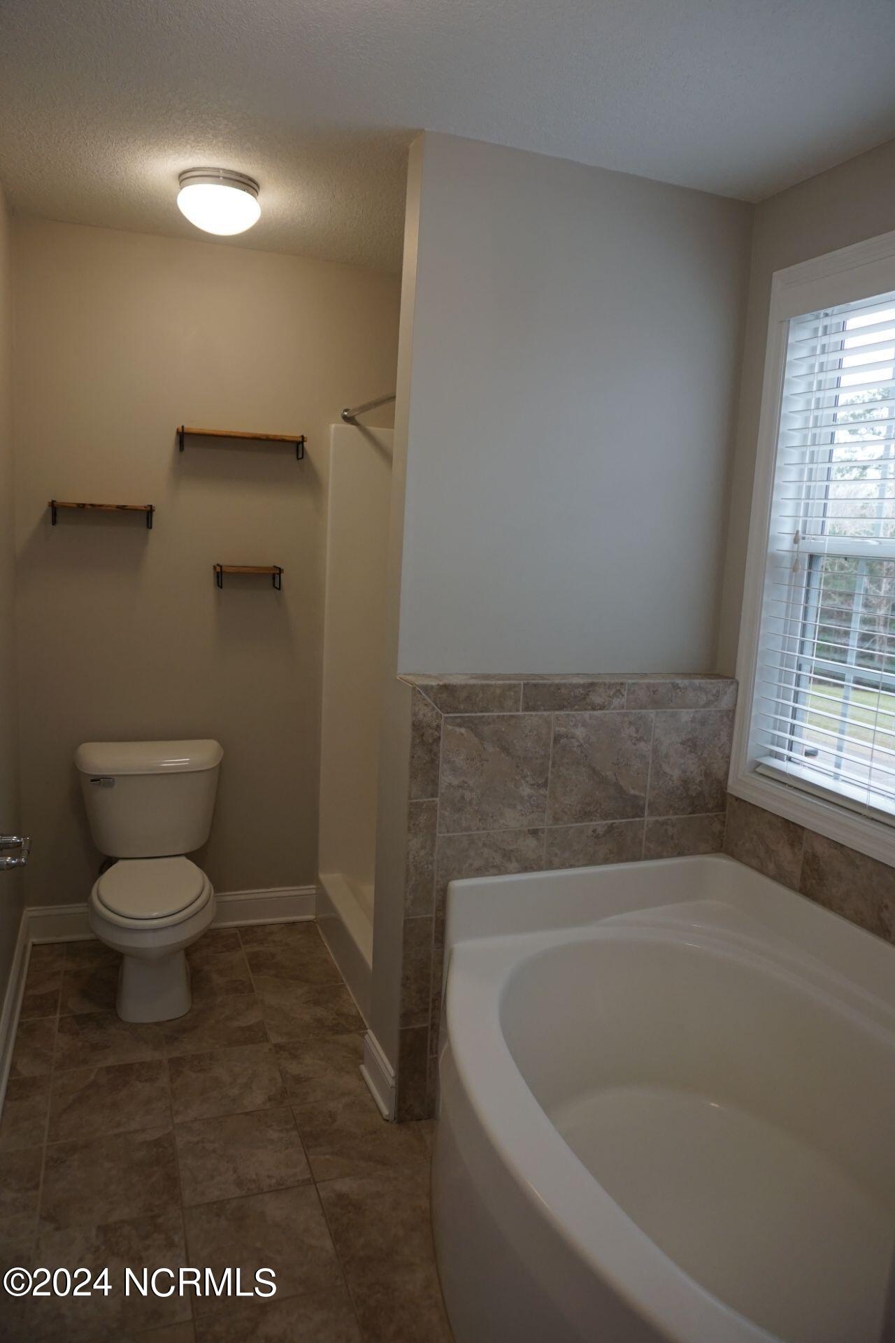 100550714 | Photo 30