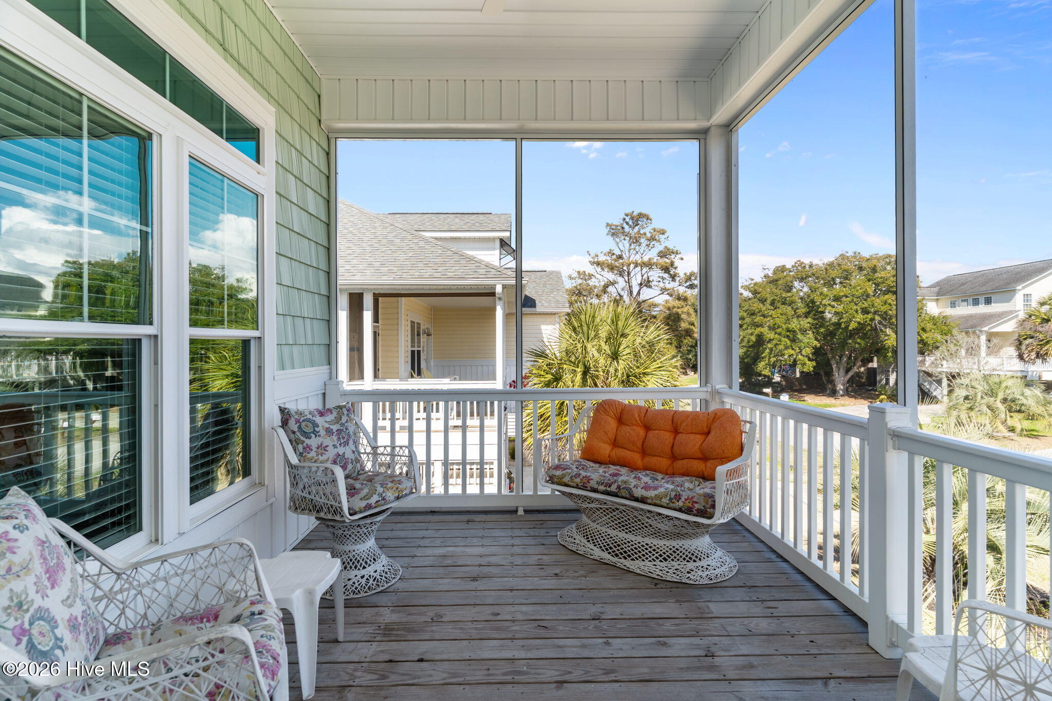 100562784 | Photo 46