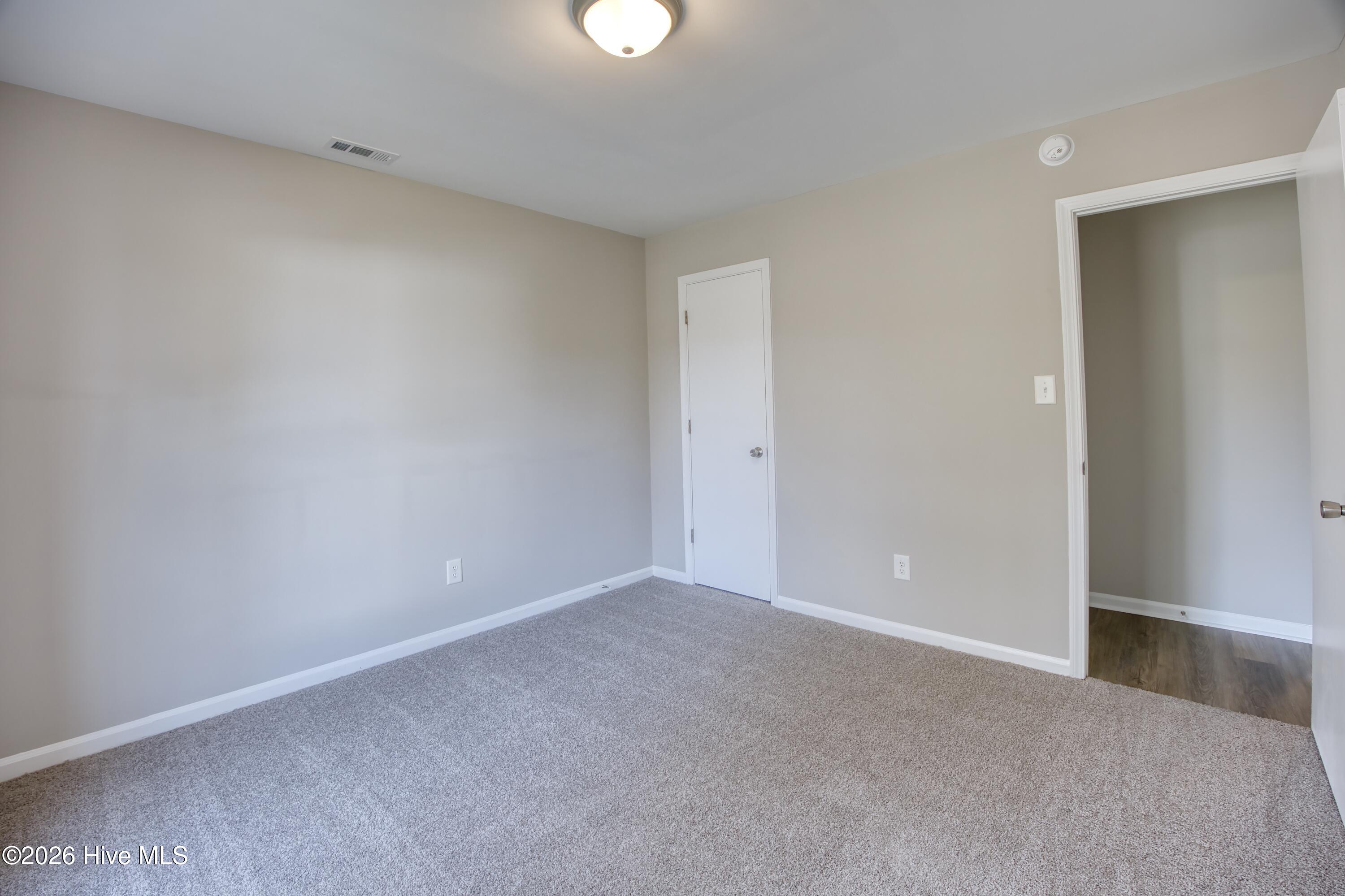 100561992 | Photo 28