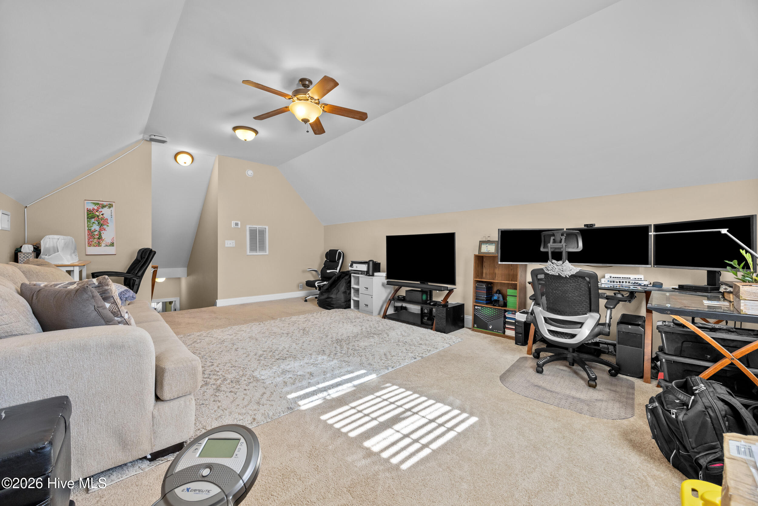 100550325 | Photo 45