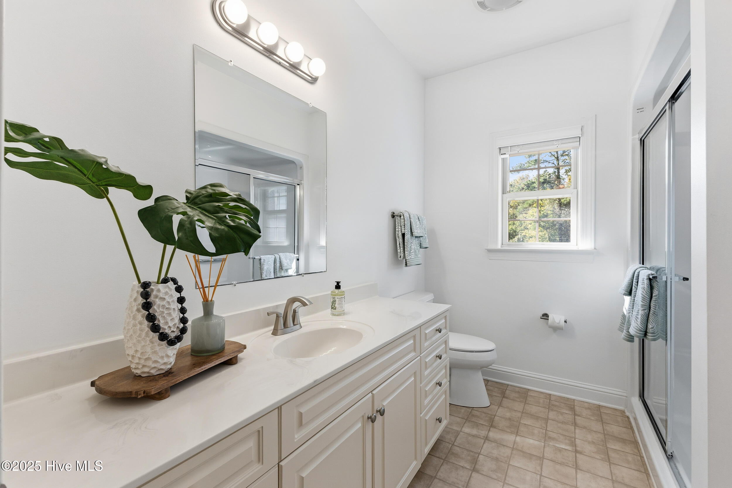 100537755 | Photo 22