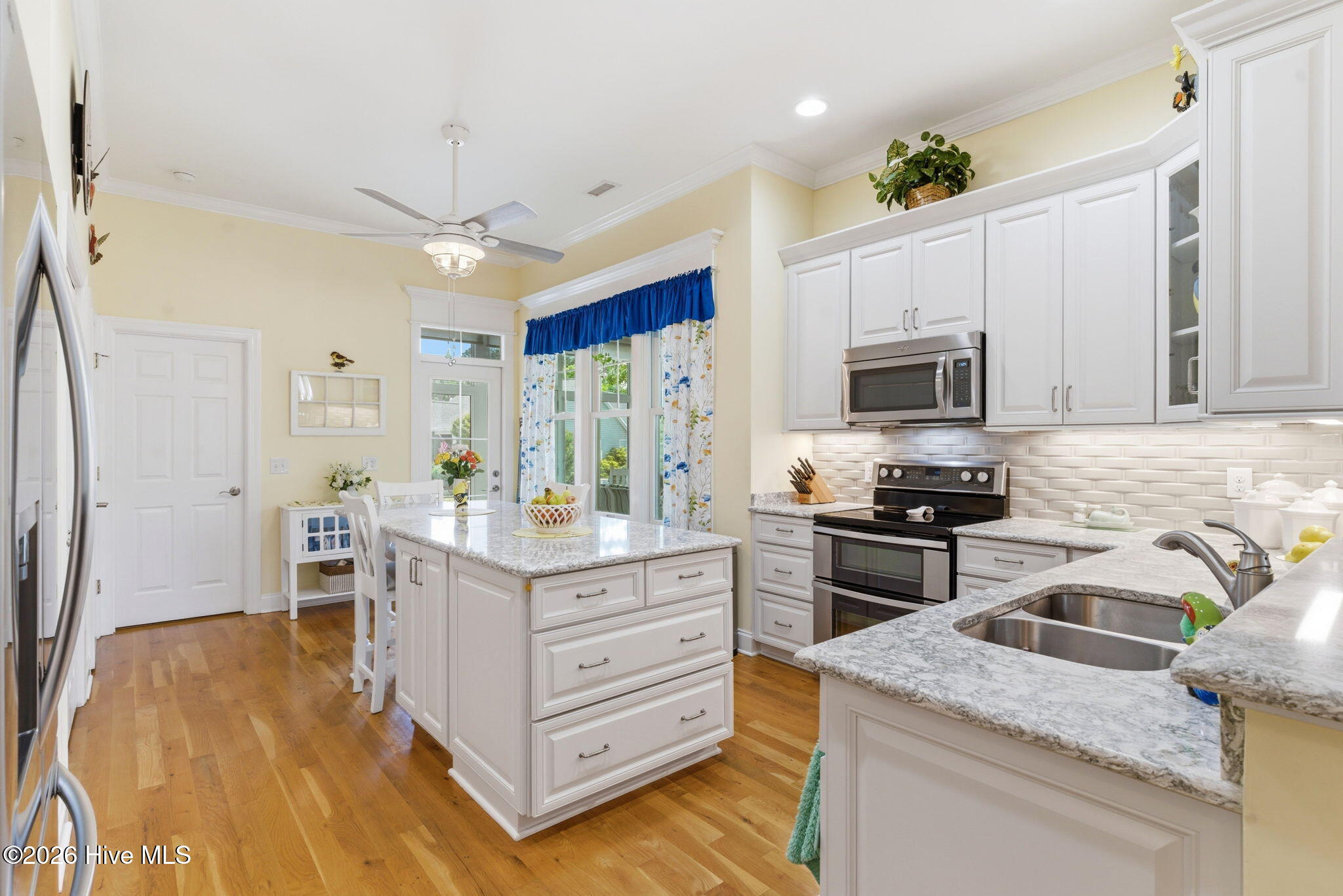 100569459 | Photo 14