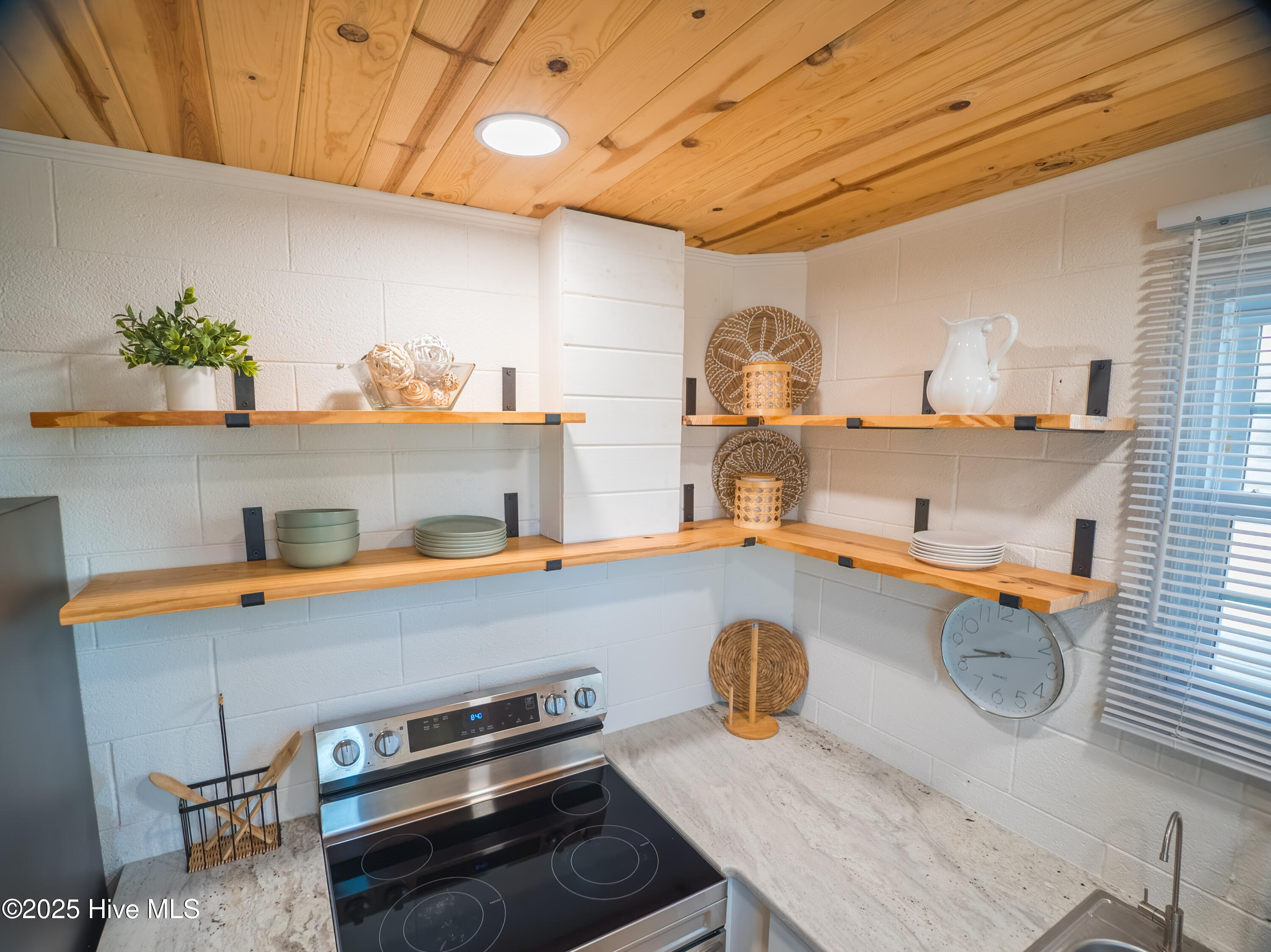 Kitchen/stove/shelving