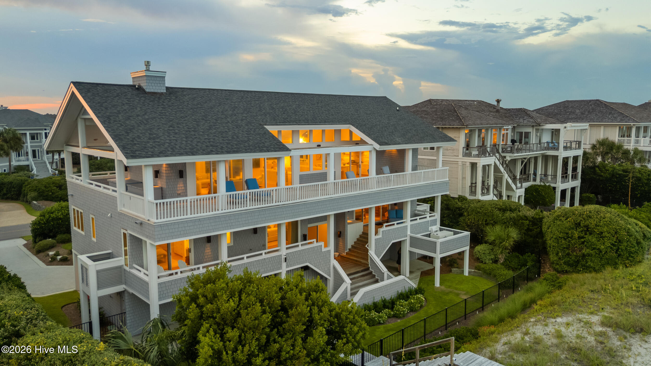 100560711 | Photo 69