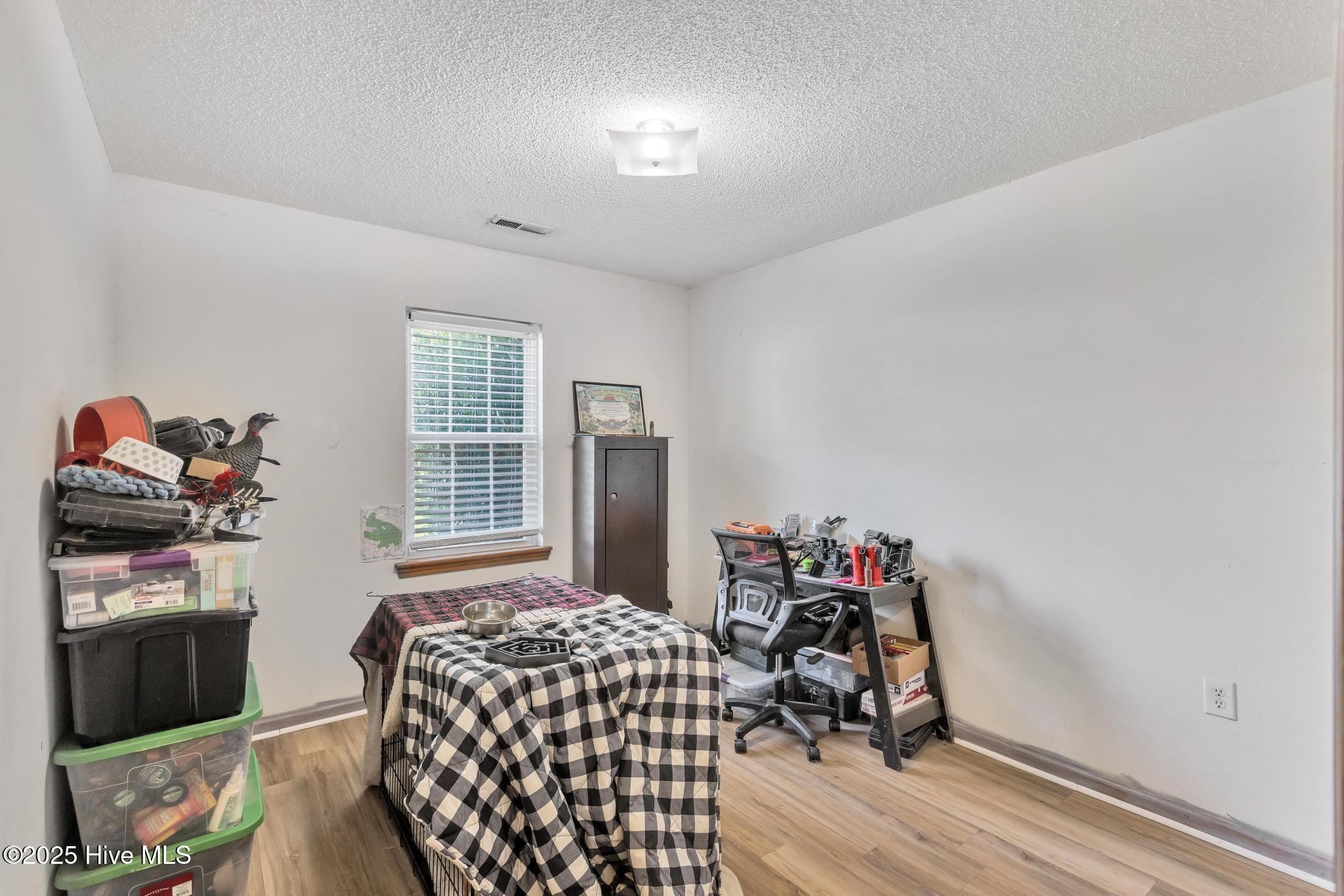 100525270 | Photo 26