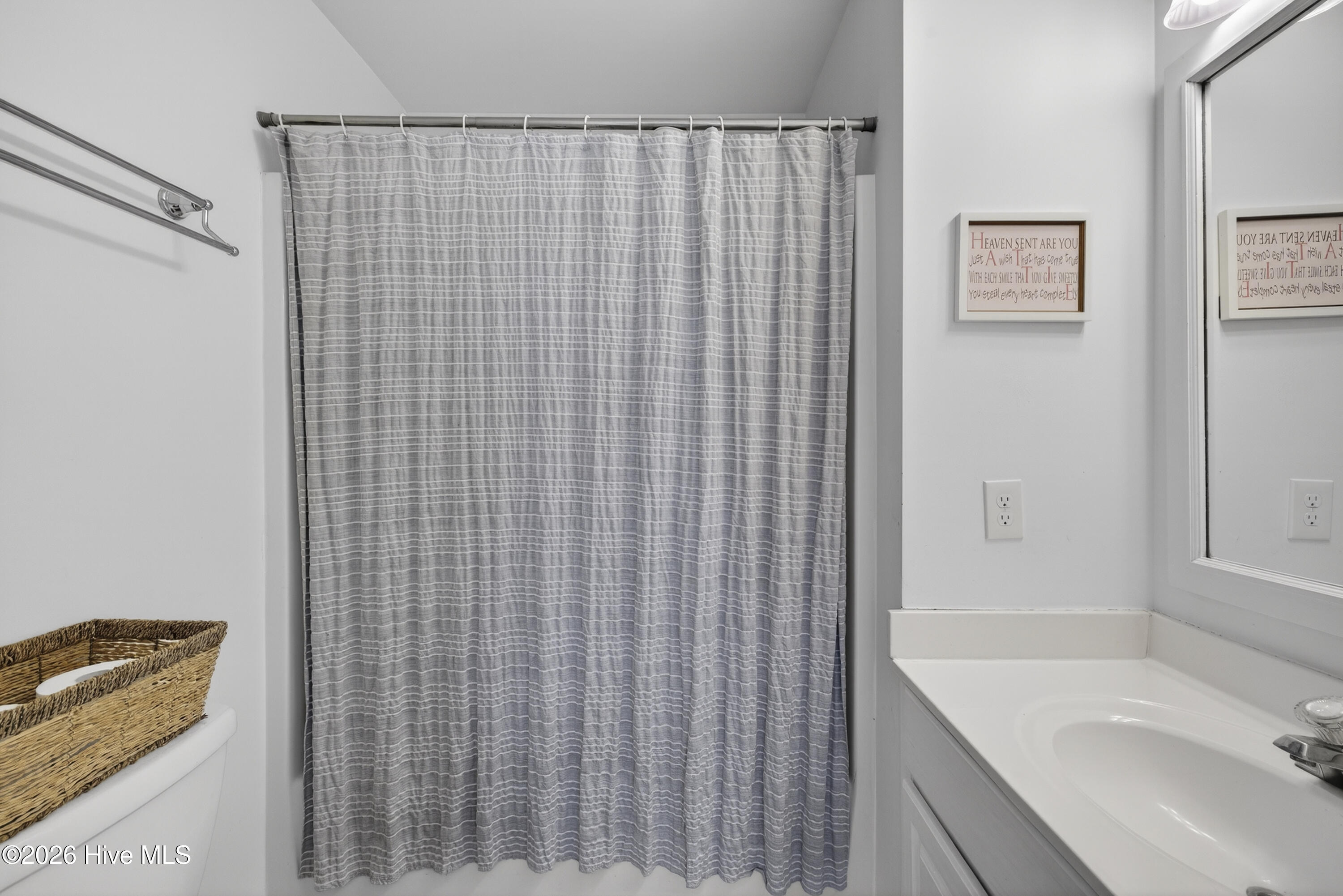 100562699 | Photo 25