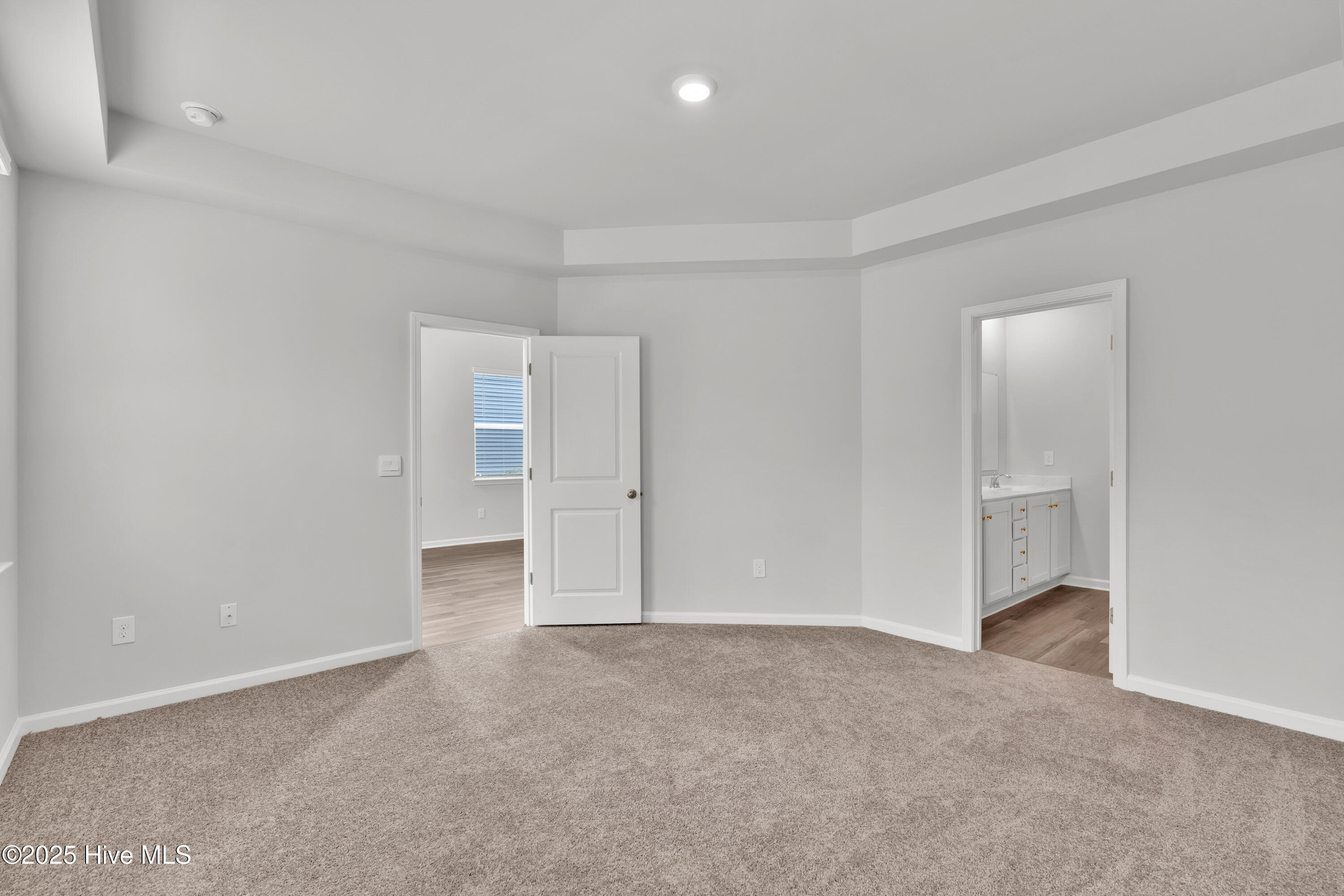 100522330 | Photo 16