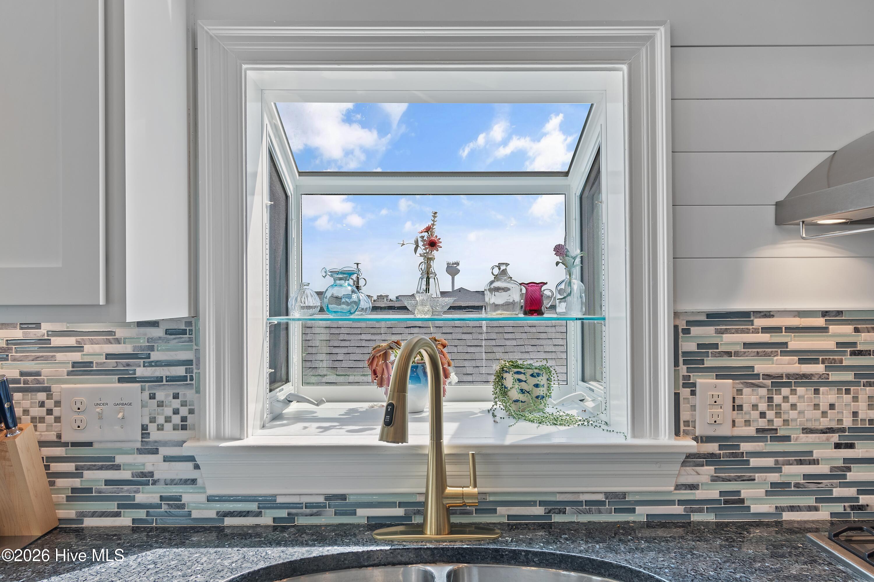 100562772 | Photo 30