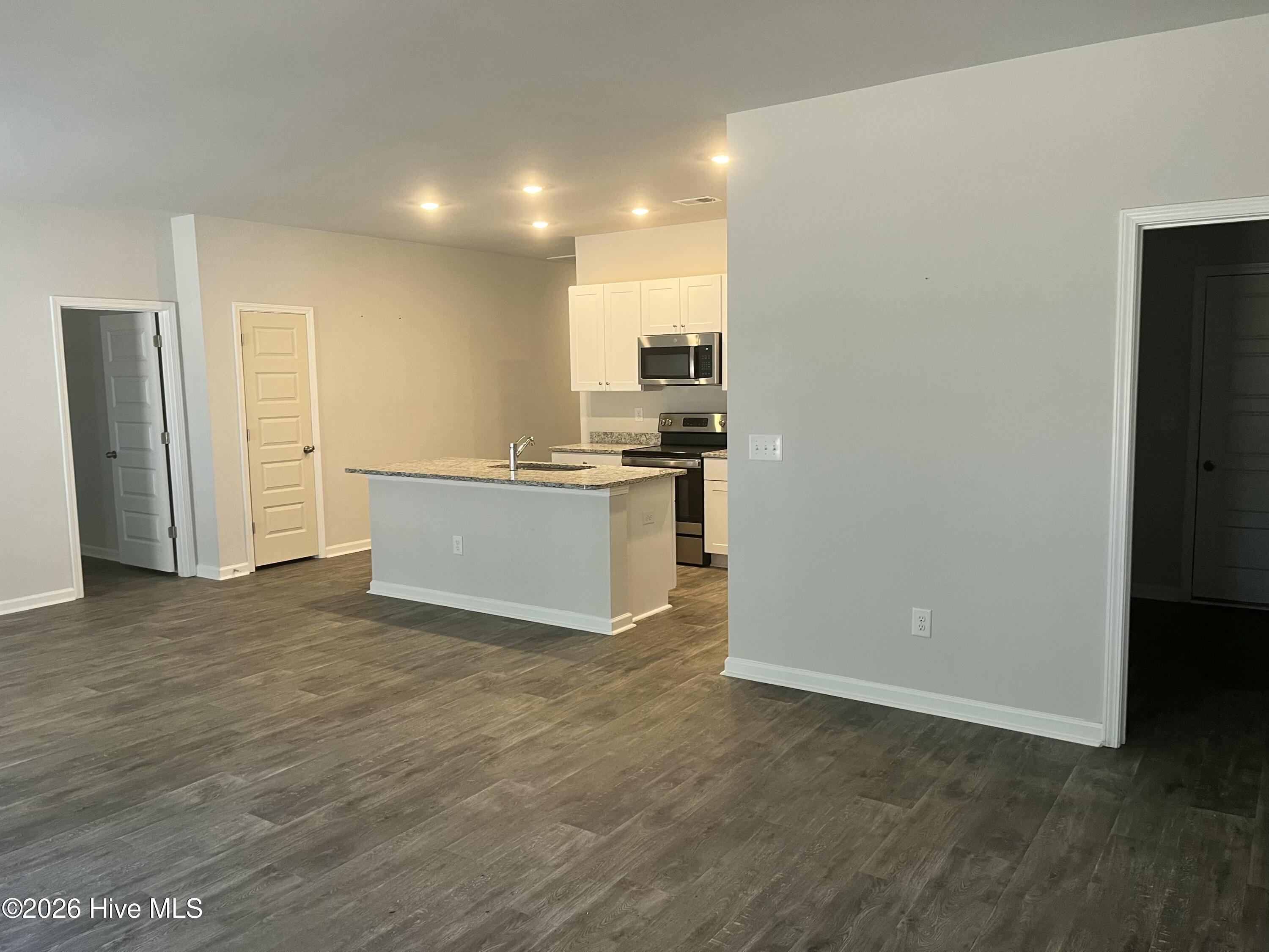 100557776 | Photo 13