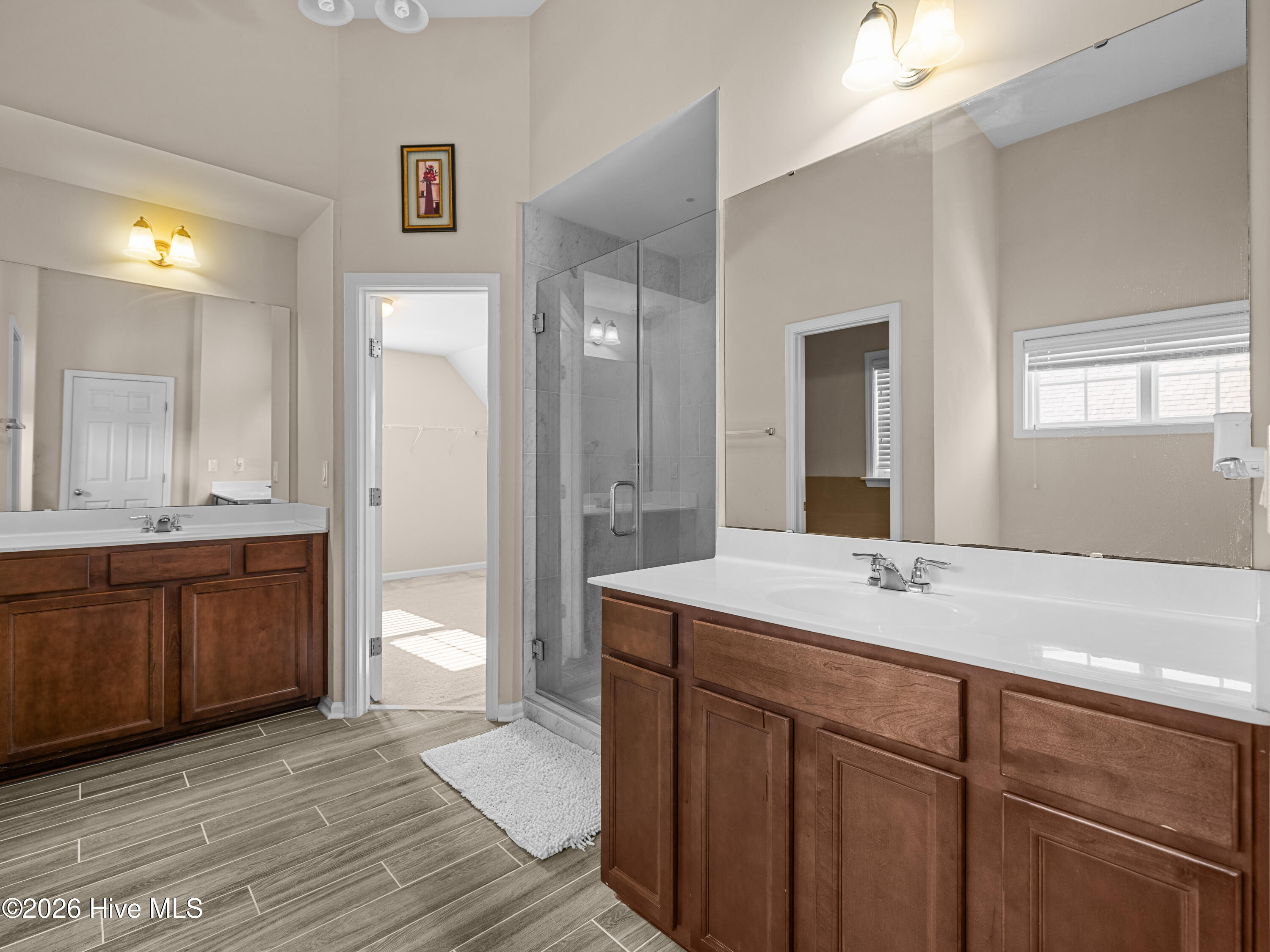 100553389 | Photo 40