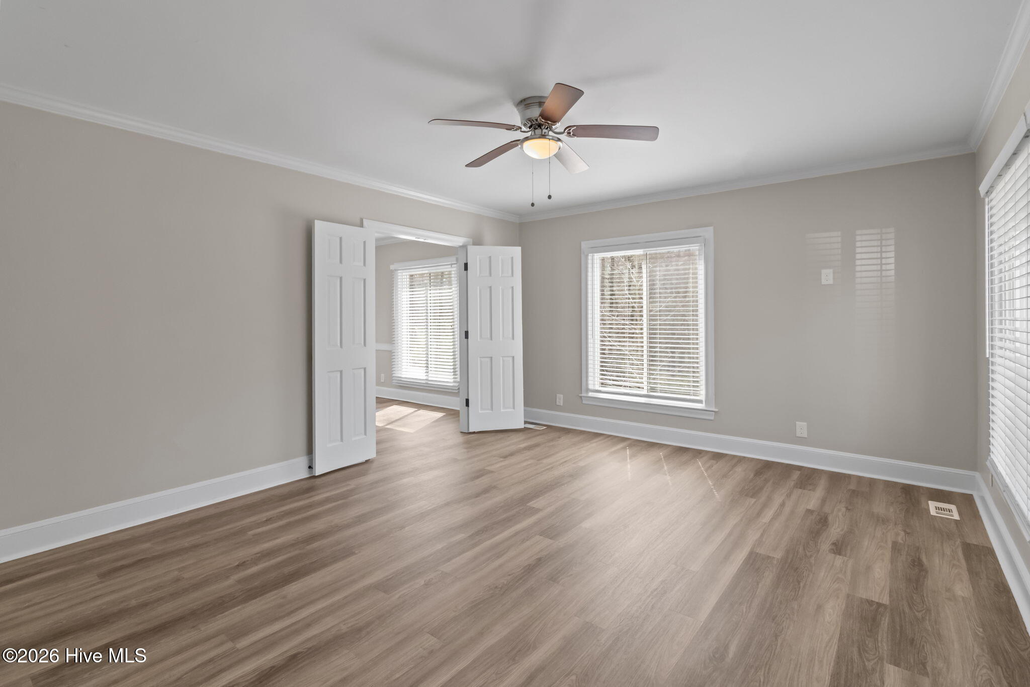 100560043 | Photo 24