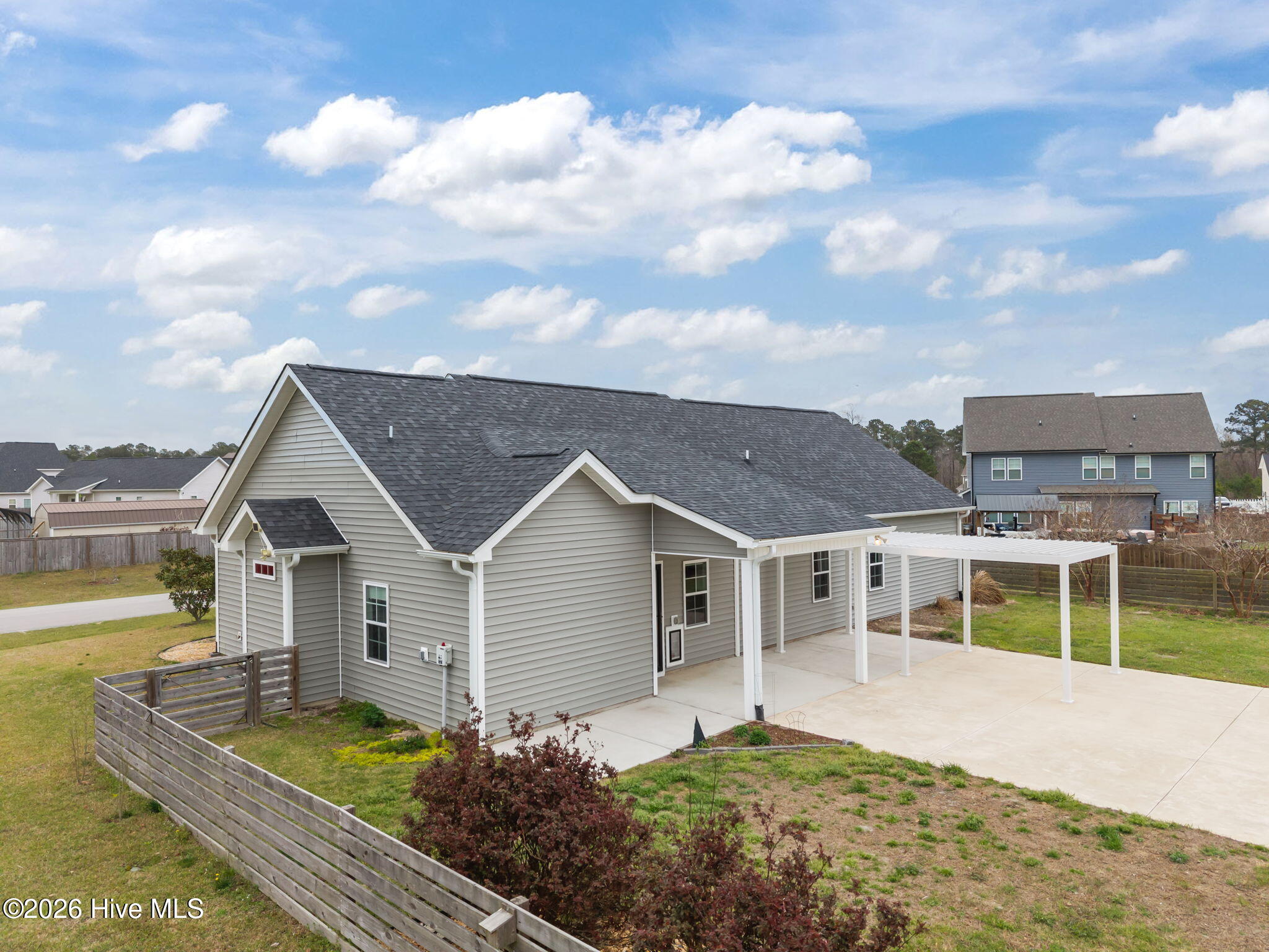 100560163 | Photo 40