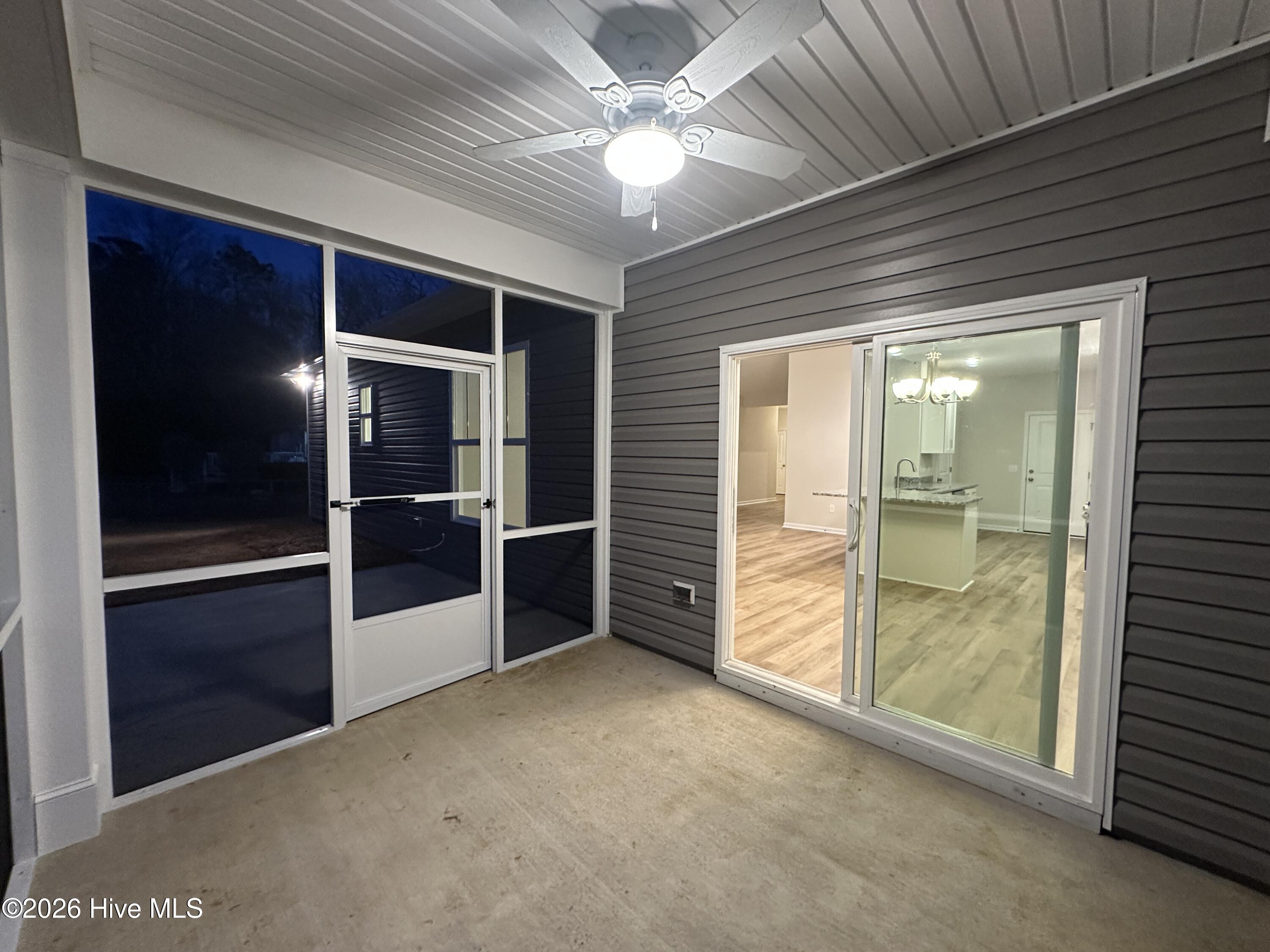 100538321 | Photo 15