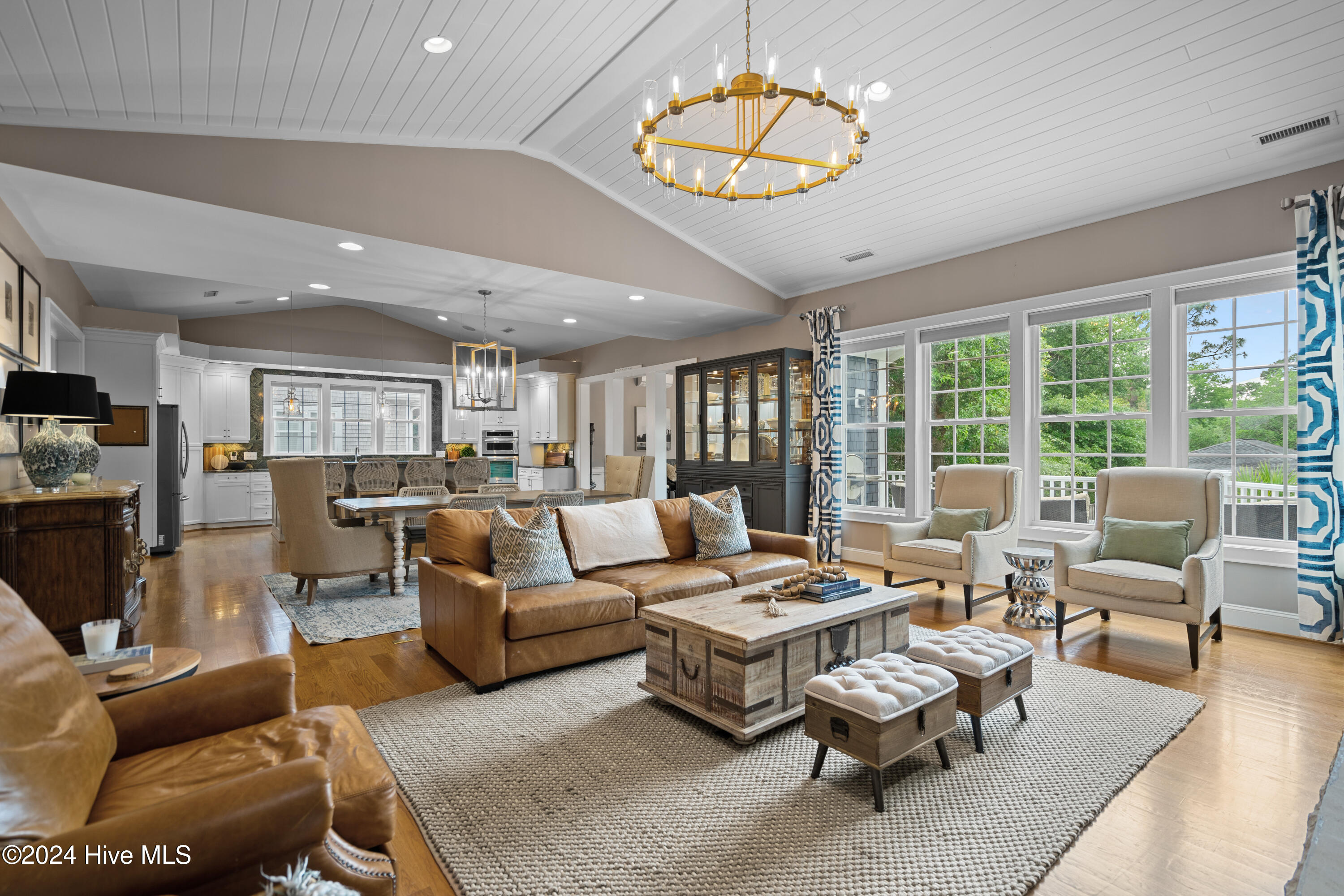 100550699 | Photo 17