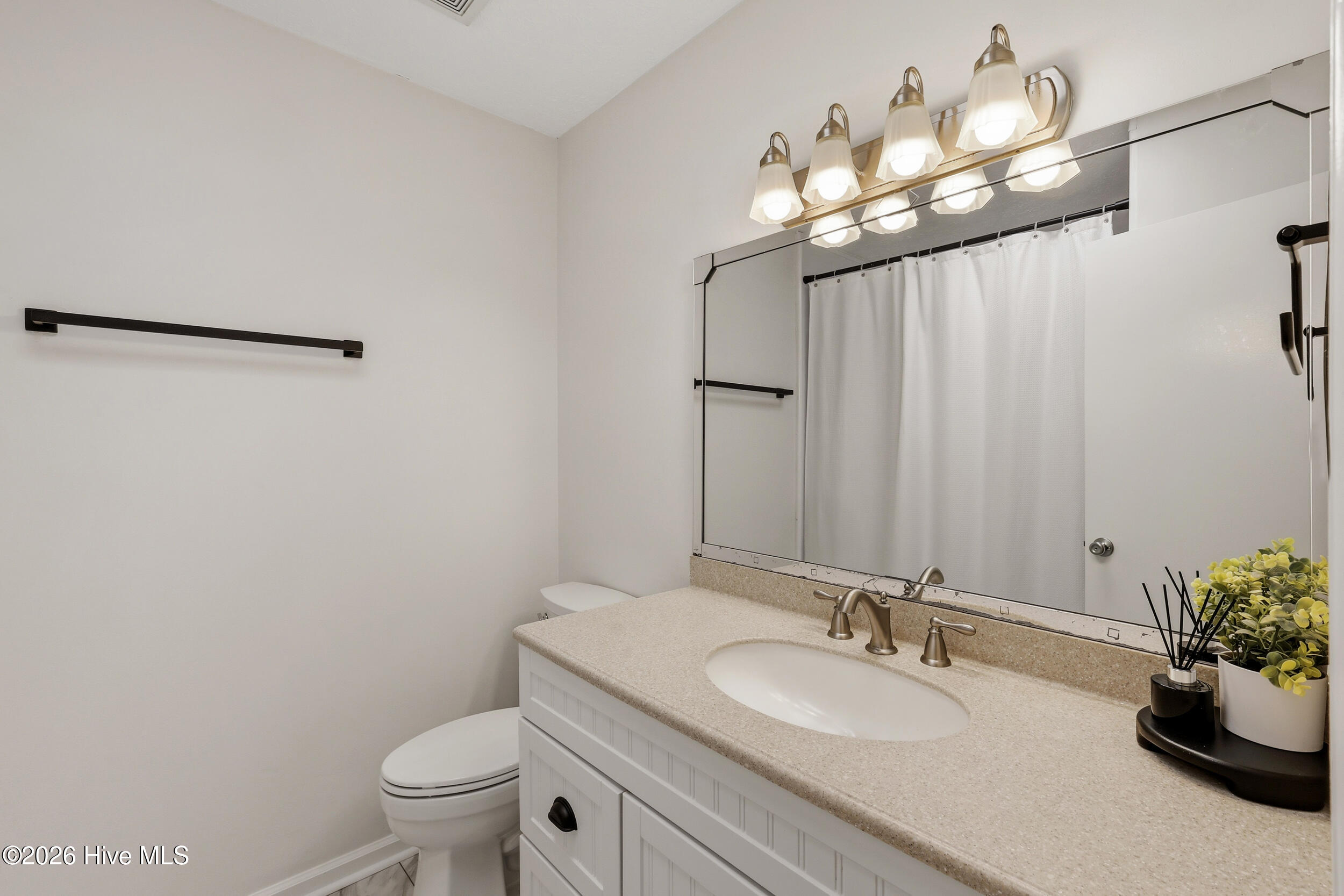 100559679 | Photo 28