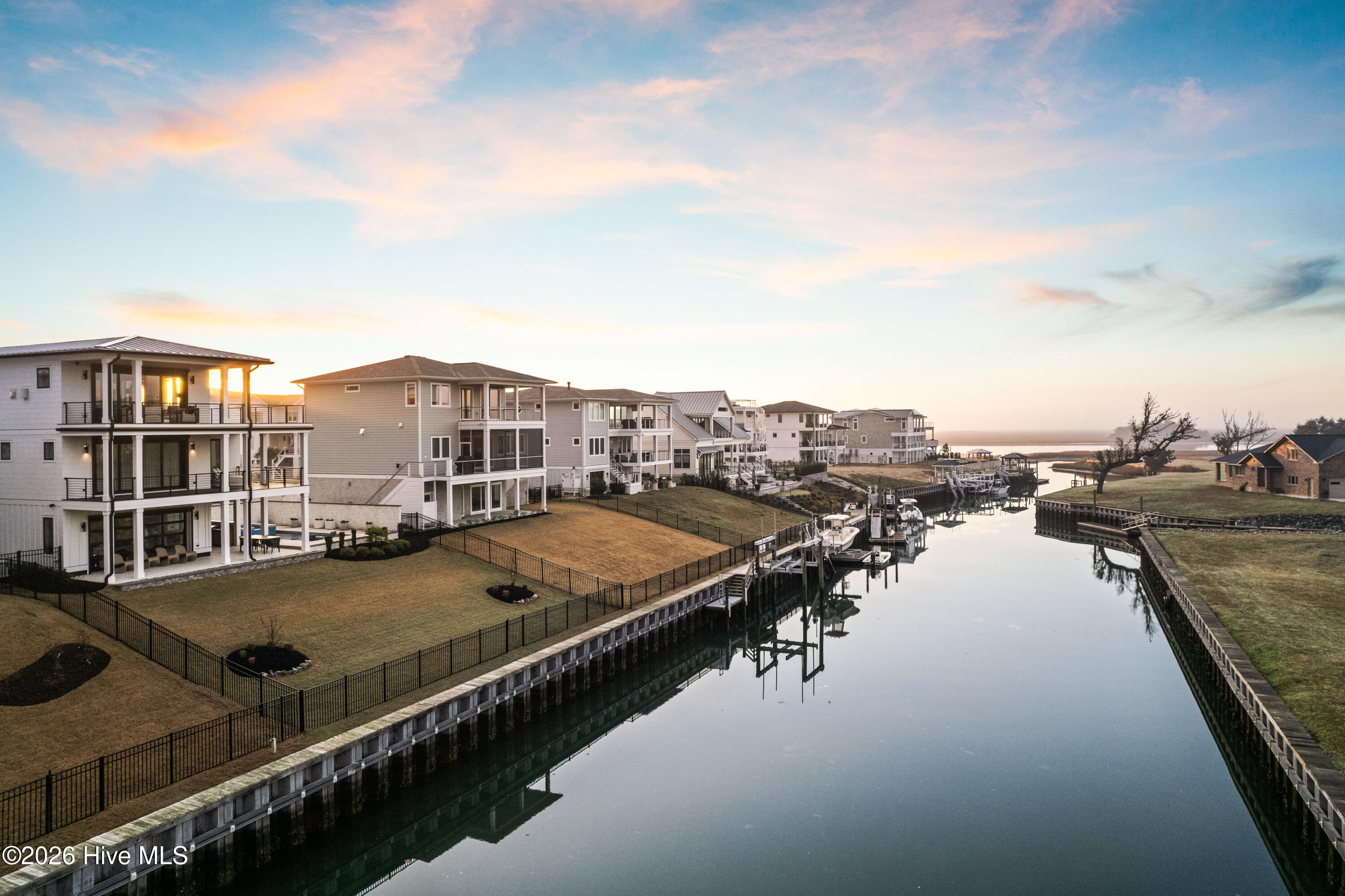 100567165 | Photo 108