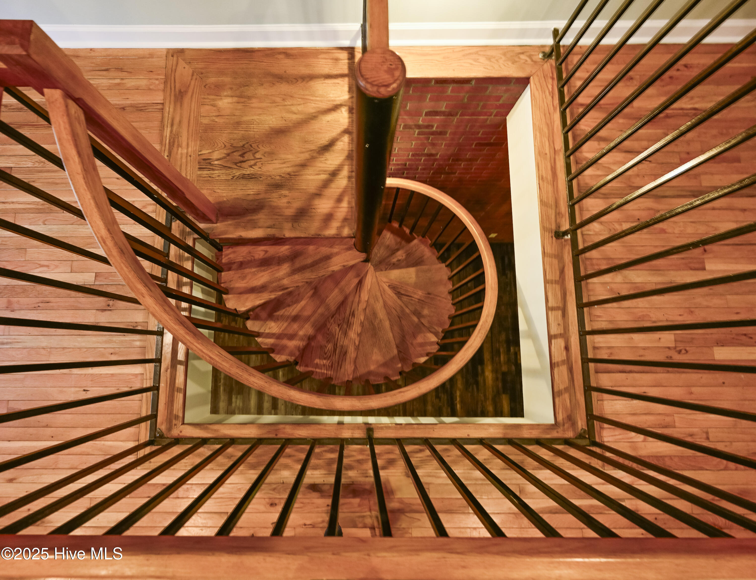 100523766 | Photo 49