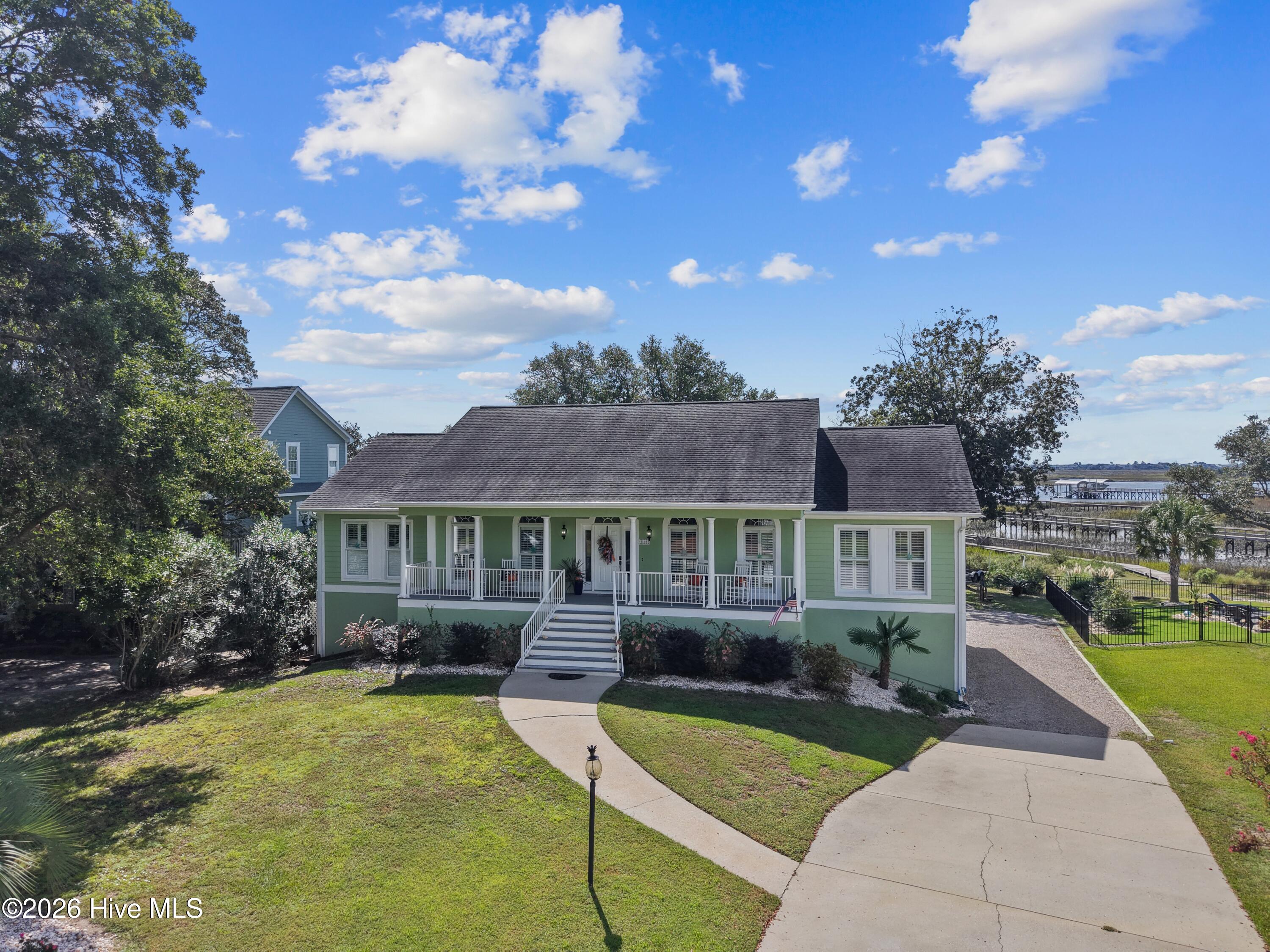 516 Twisted Oak Lane — listing photograph 2