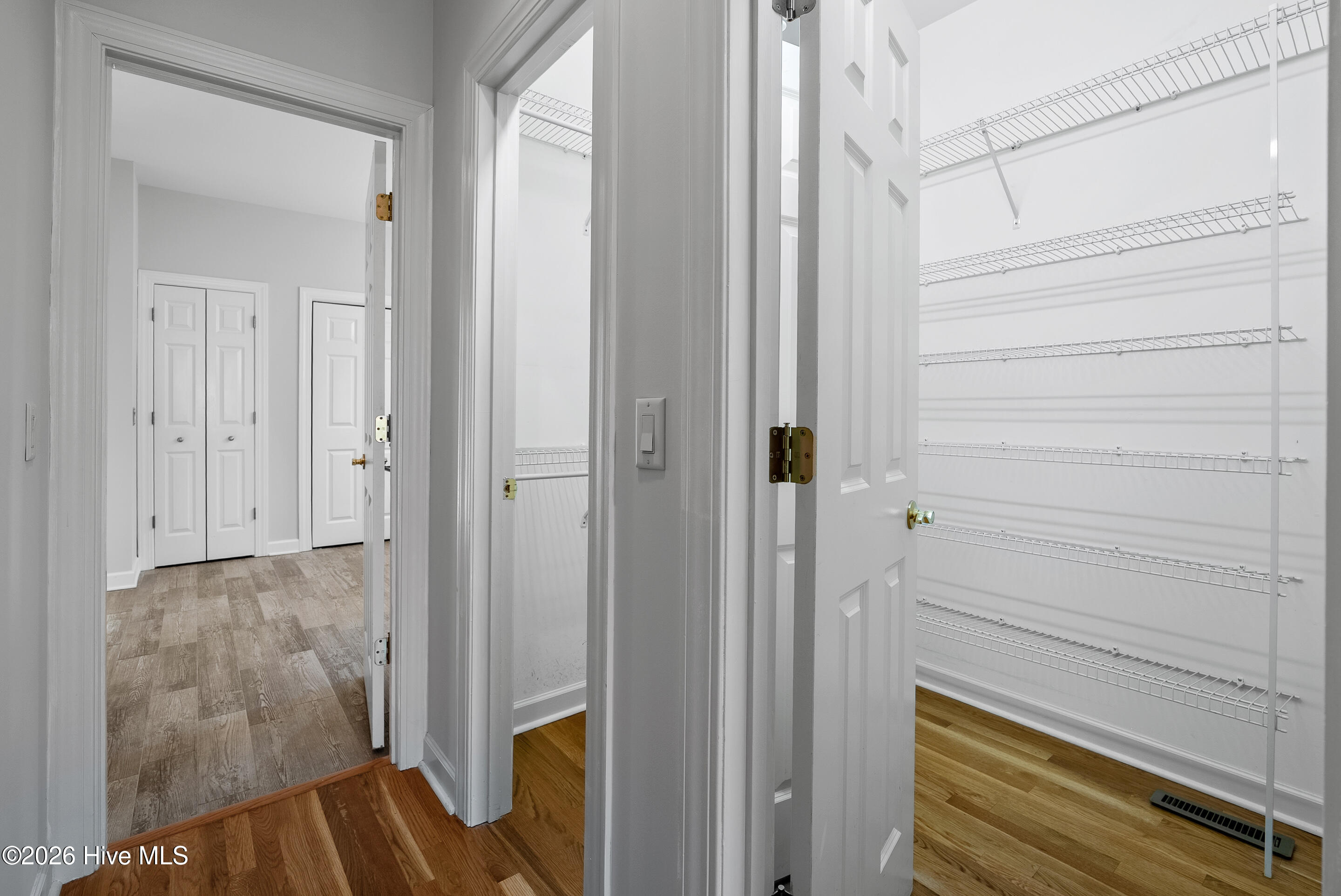 100558989 | Photo 23