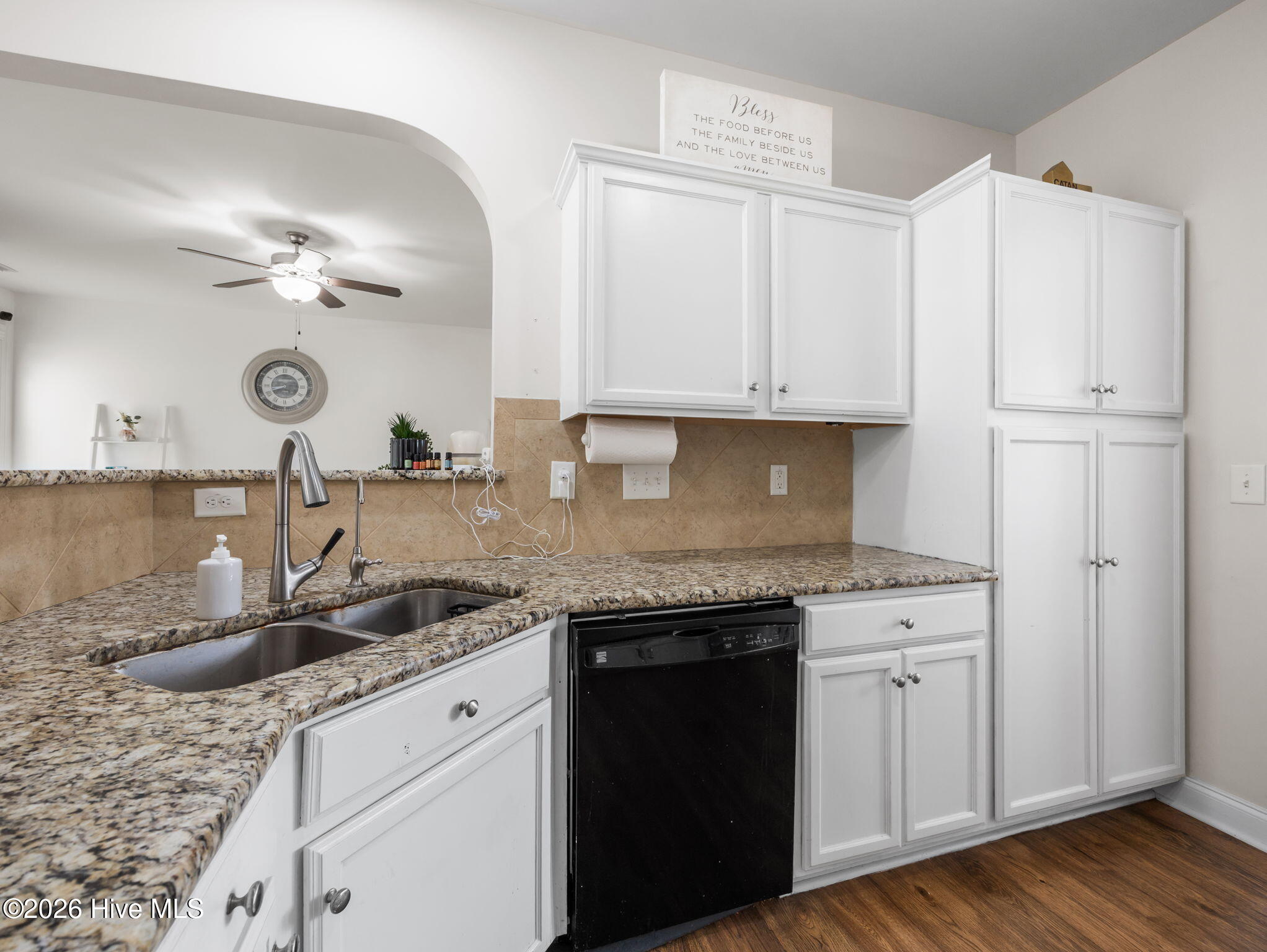 100562724 | Photo 11