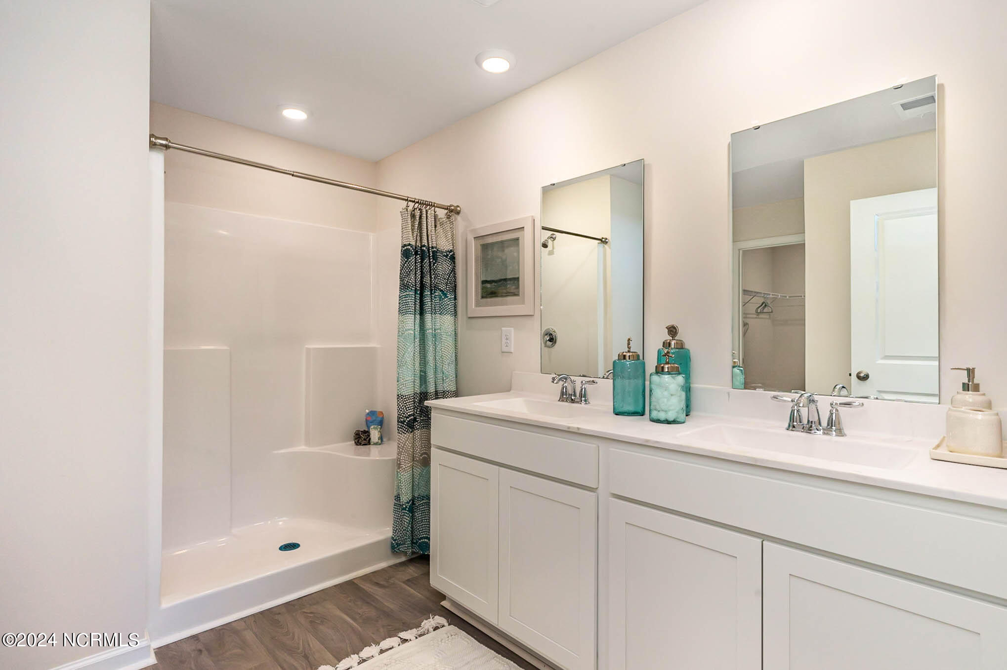 100570162 | Photo 11