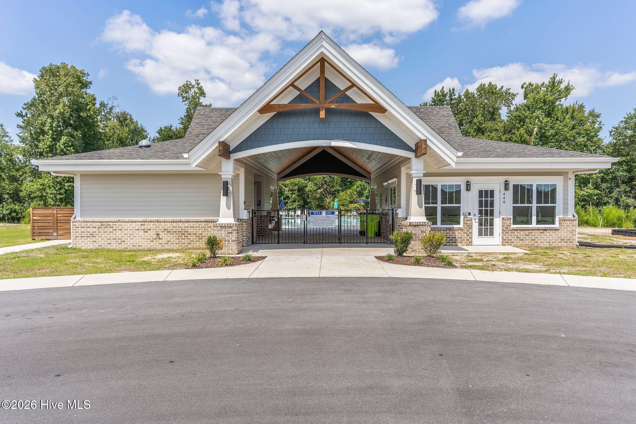 100562900 | Photo 44