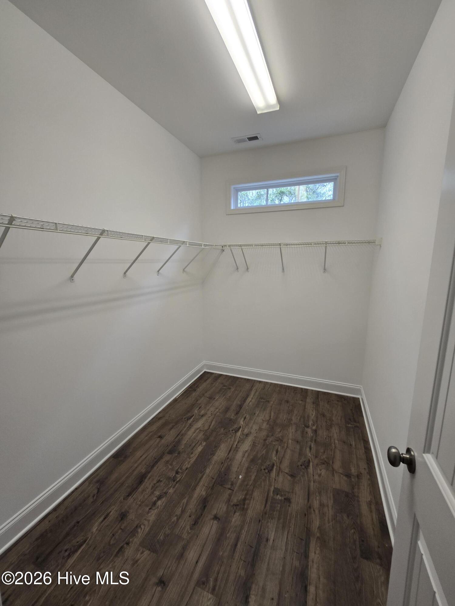 100547360 | Photo 19